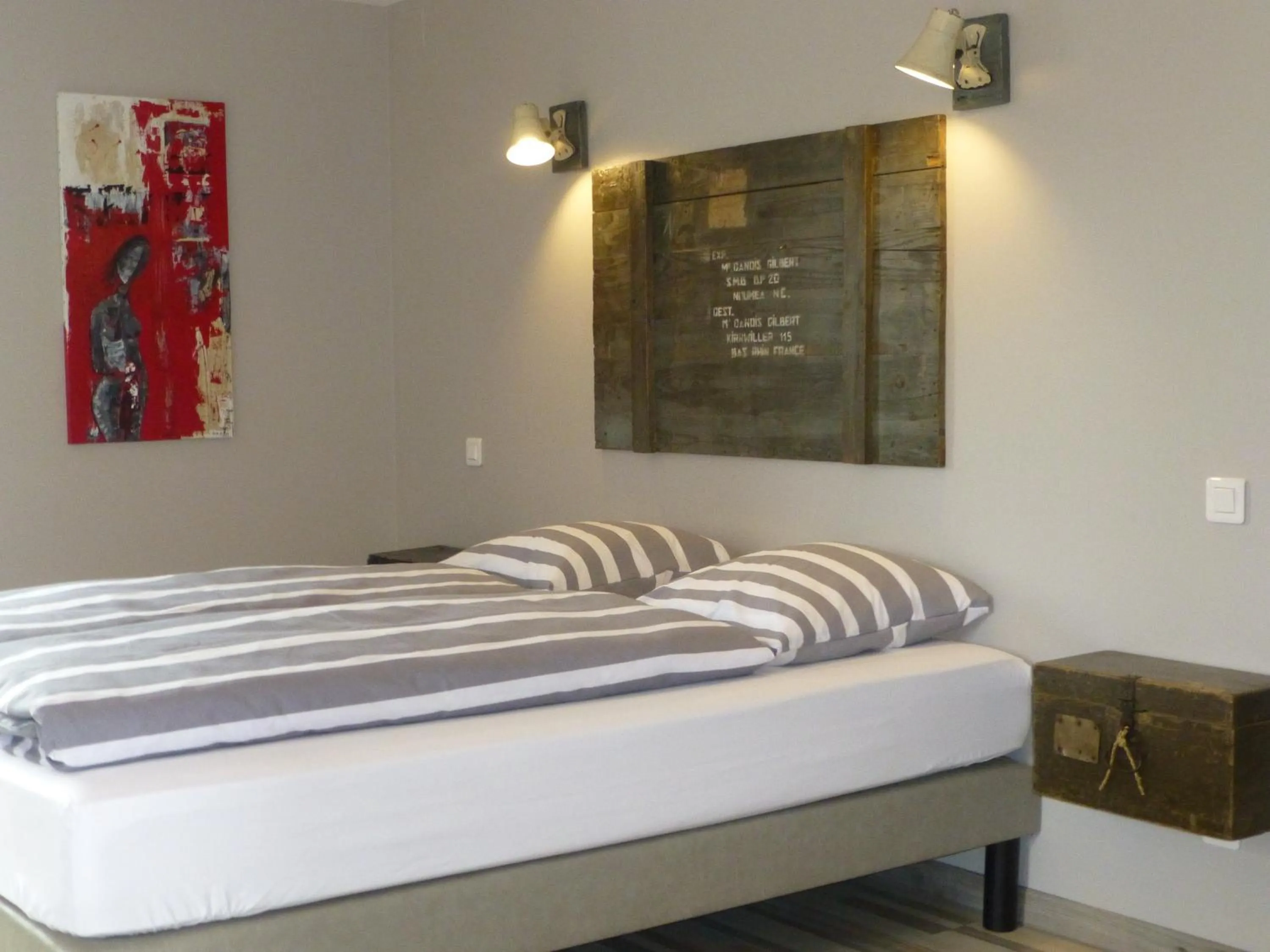 Decorative detail, Bed in L’Été en Novembre