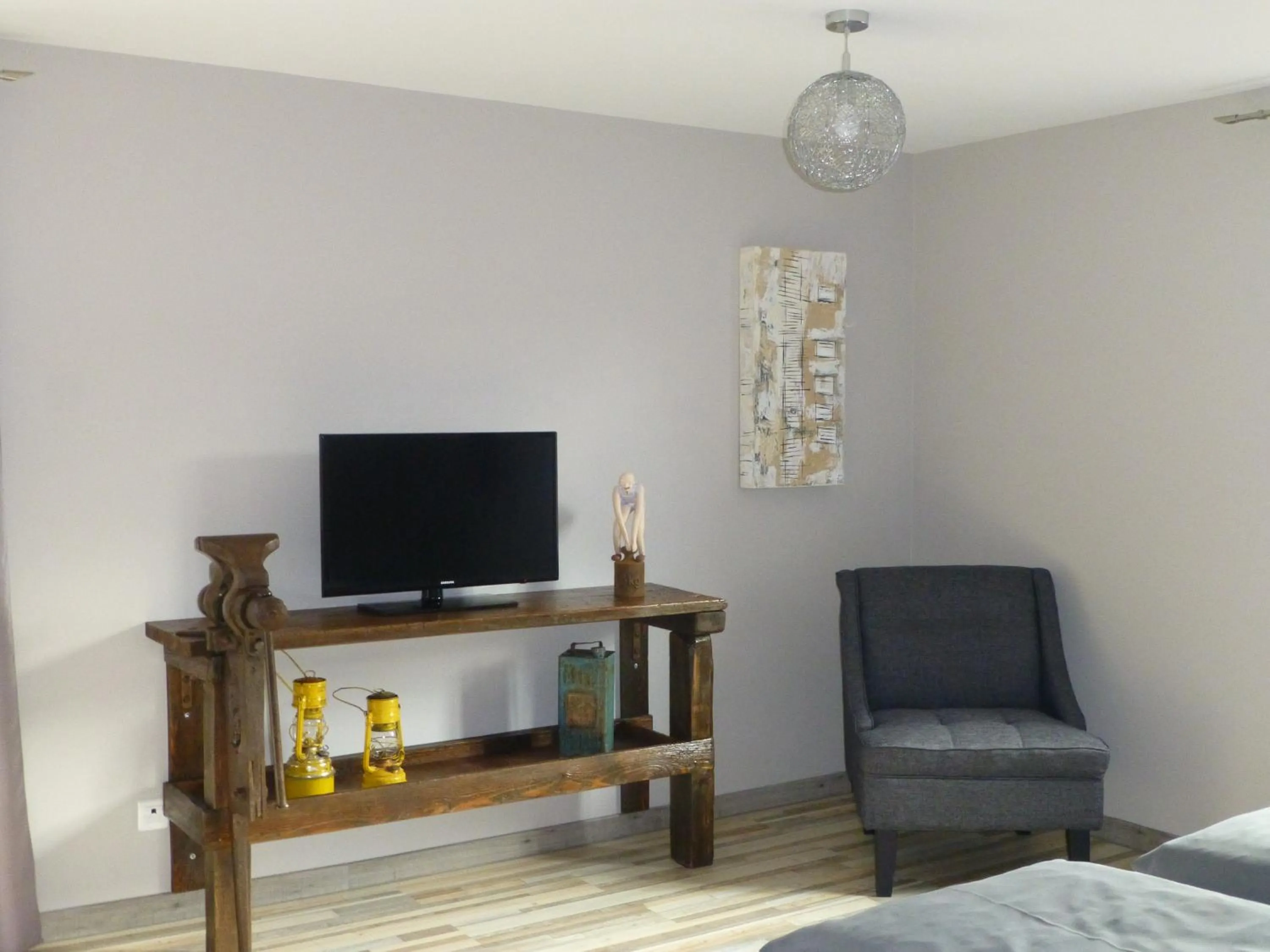 Property building in L’Été en Novembre