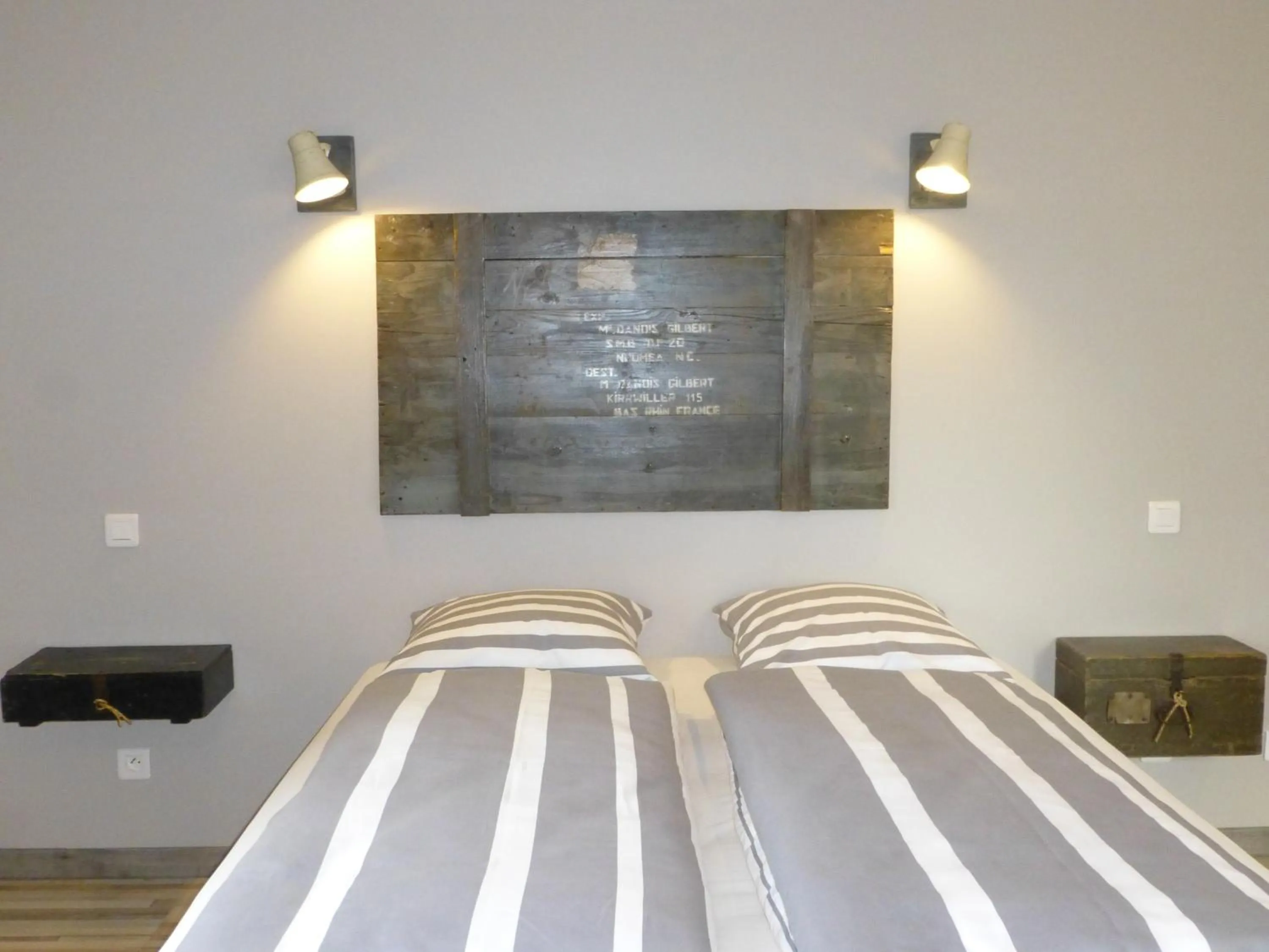 Decorative detail, Bed in L’Été en Novembre