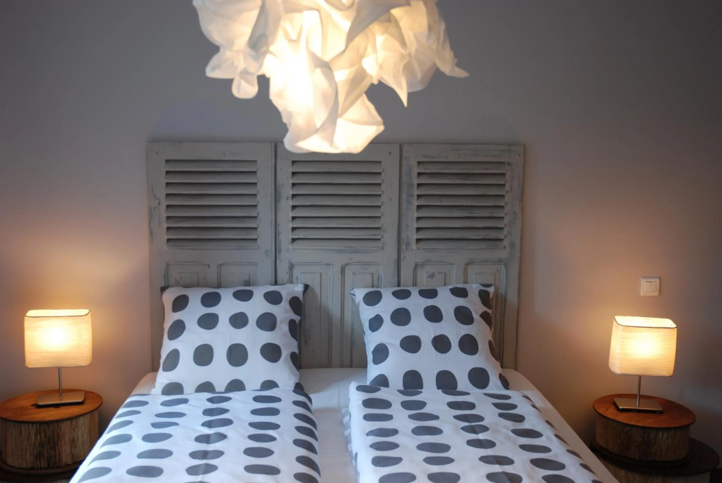 Bed in L’Été en Novembre