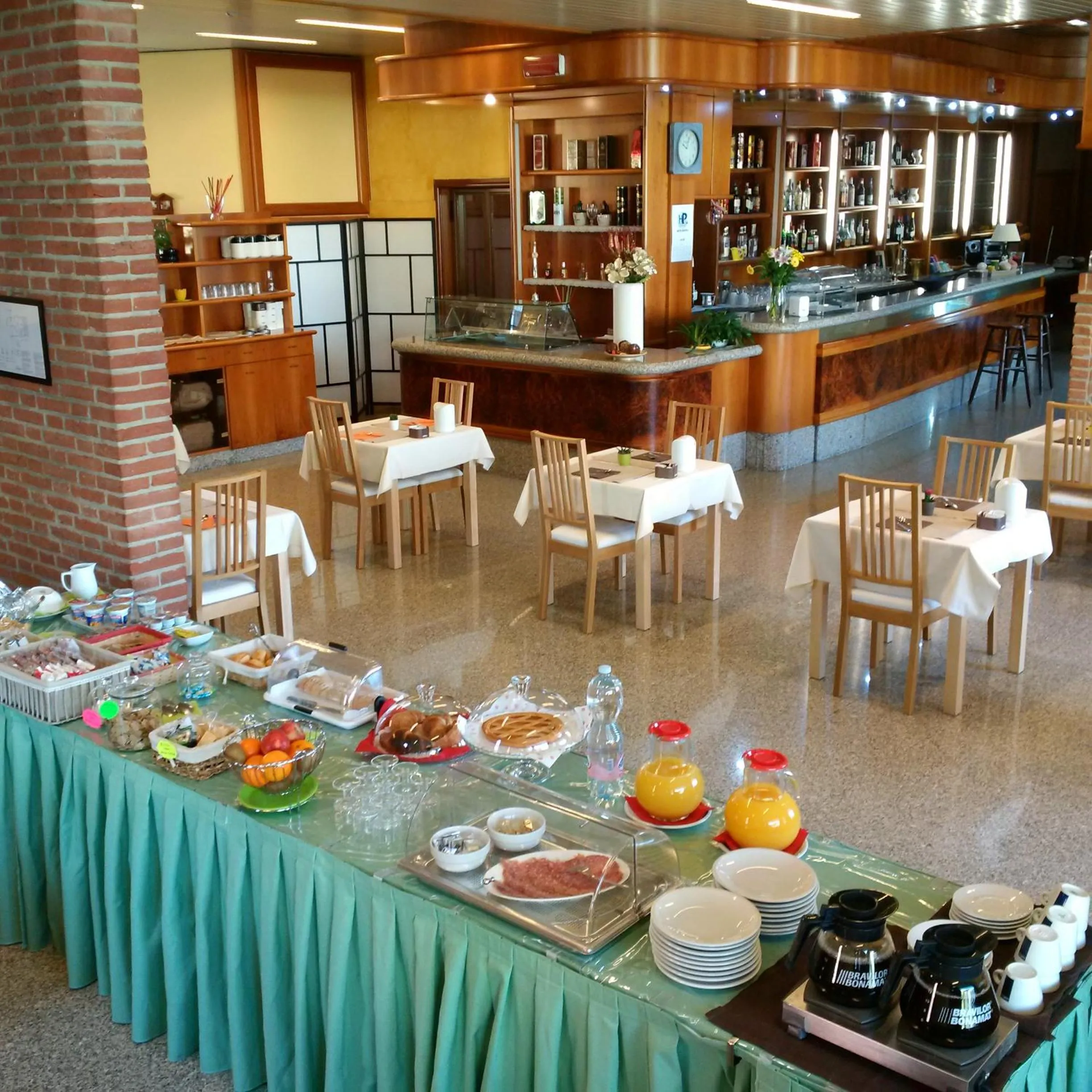Buffet breakfast in Hotel Route 9