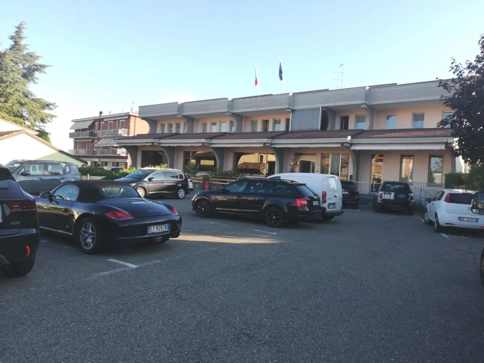 Parking in Hotel Route 9