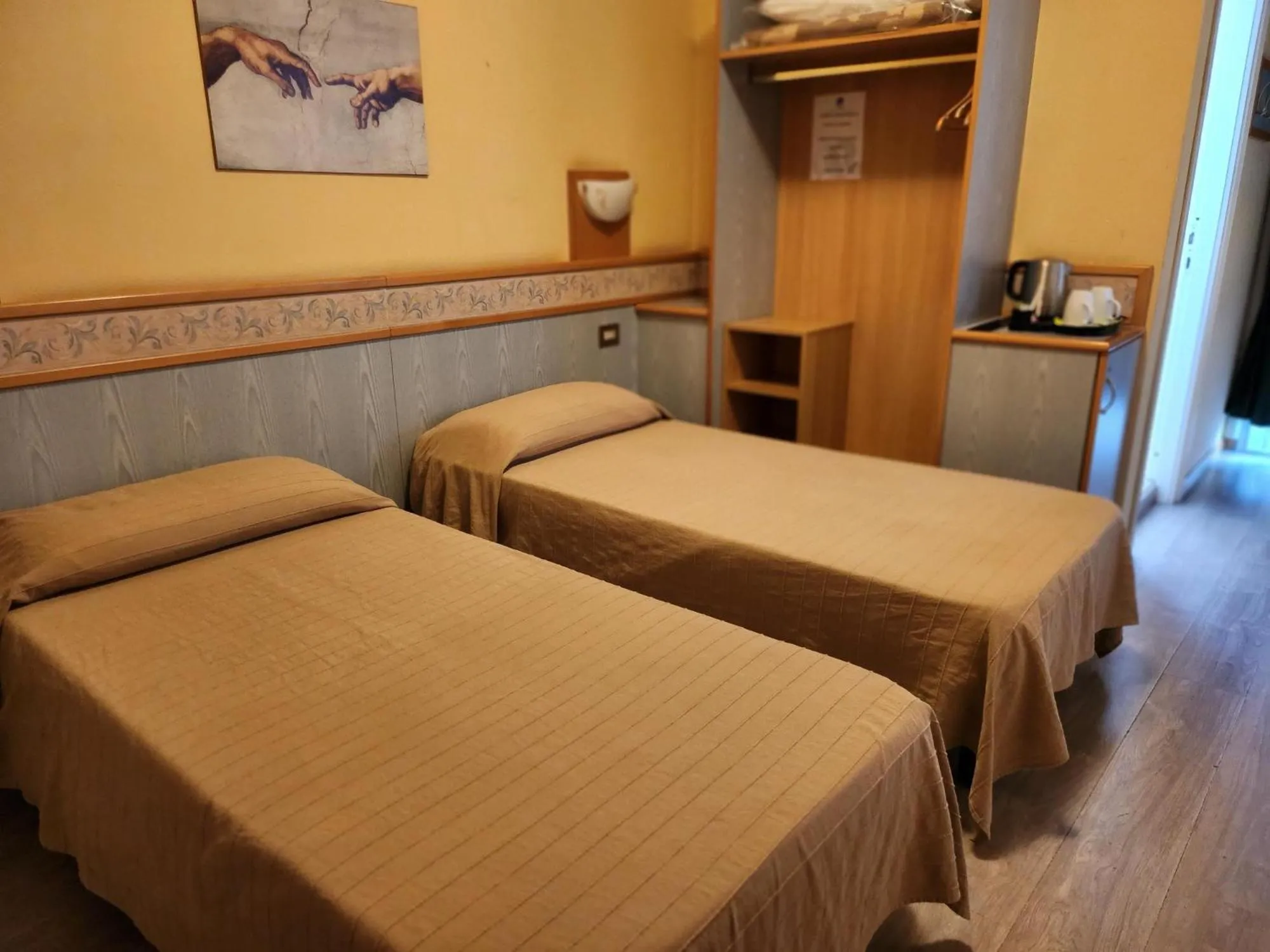 Bedroom, Bed in Hotel Route 9