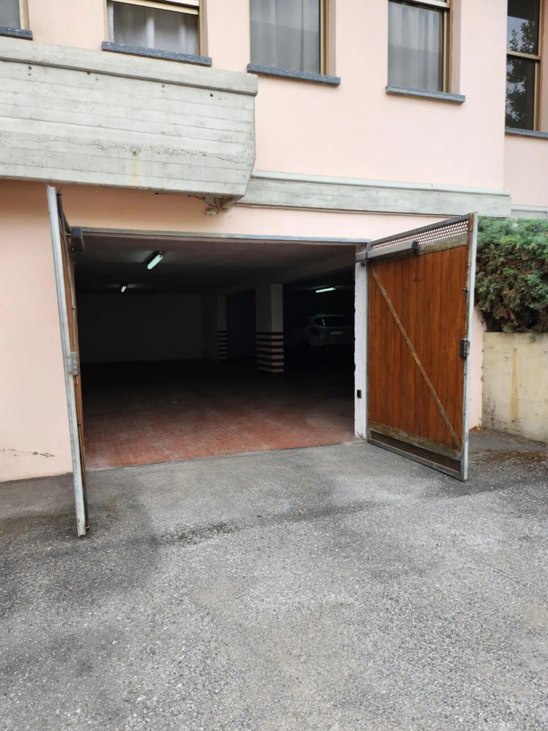 Parking in Hotel Route 9