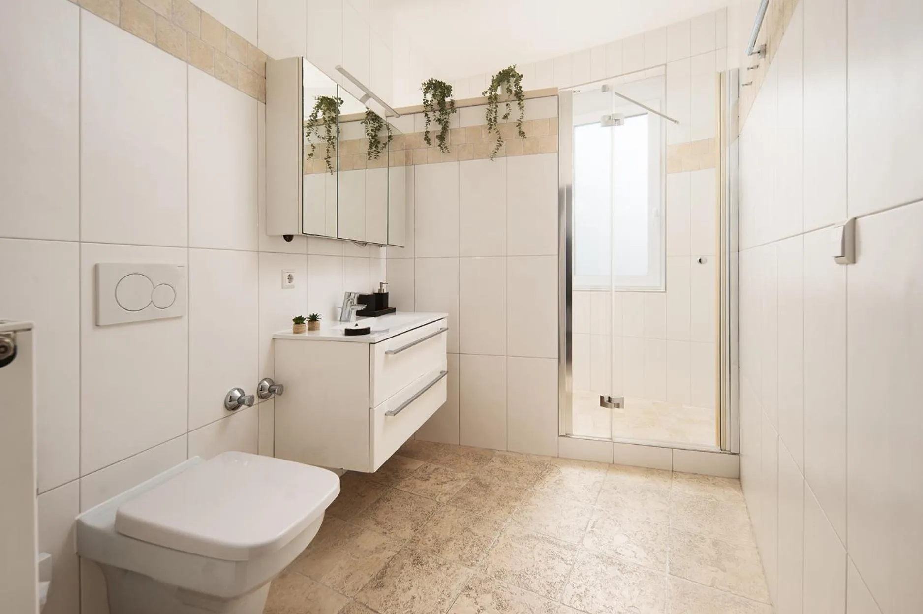 Hotel Vier Jahreszeiten Therme & Kliniken Bad Krozingen Nähe Freiburg & Schwarzwald Ideal für Geschäftsreisende & Wellness 24h Check-In WLAN & Parken gratis