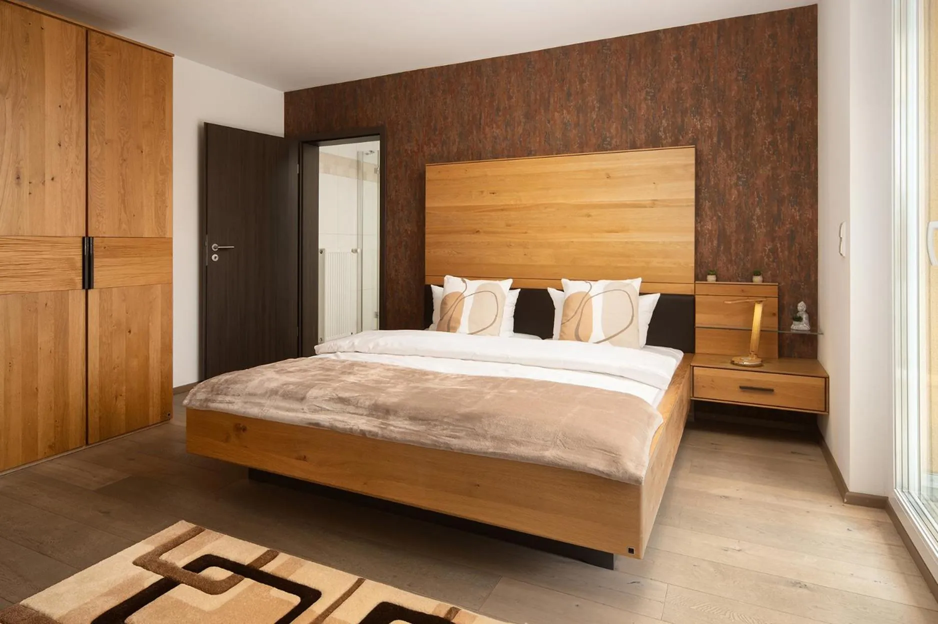 Hotel Vier Jahreszeiten Therme & Kliniken Bad Krozingen Nähe Freiburg & Schwarzwald Ideal für Geschäftsreisende & Wellness 24h Check-In WLAN & Parken gratis