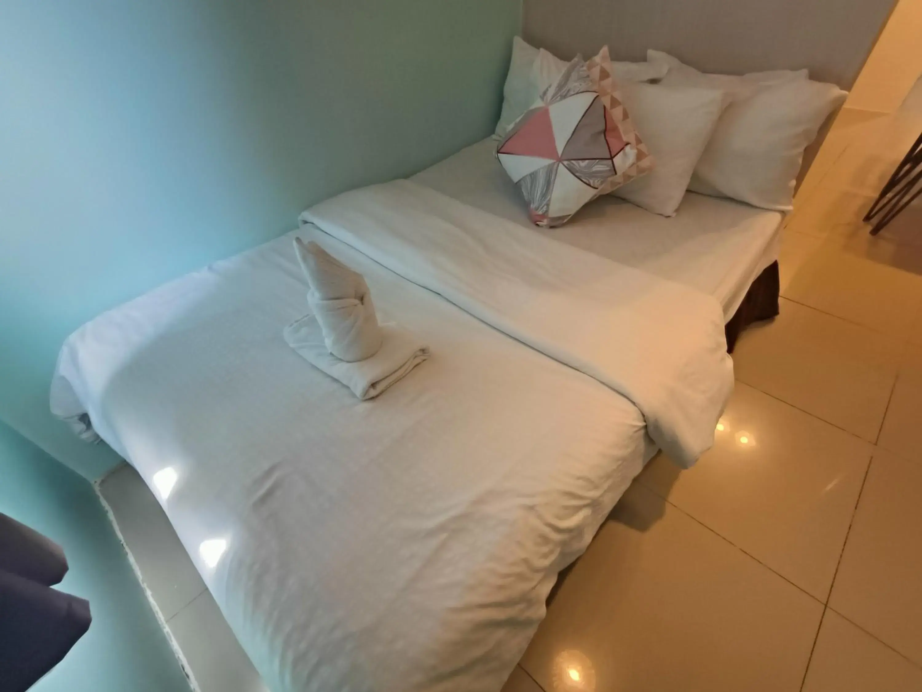 Apartment with Pool View in Premiere Haven MOA Staycation Apartment with Pool View in Premiere Haven MOA Staycation