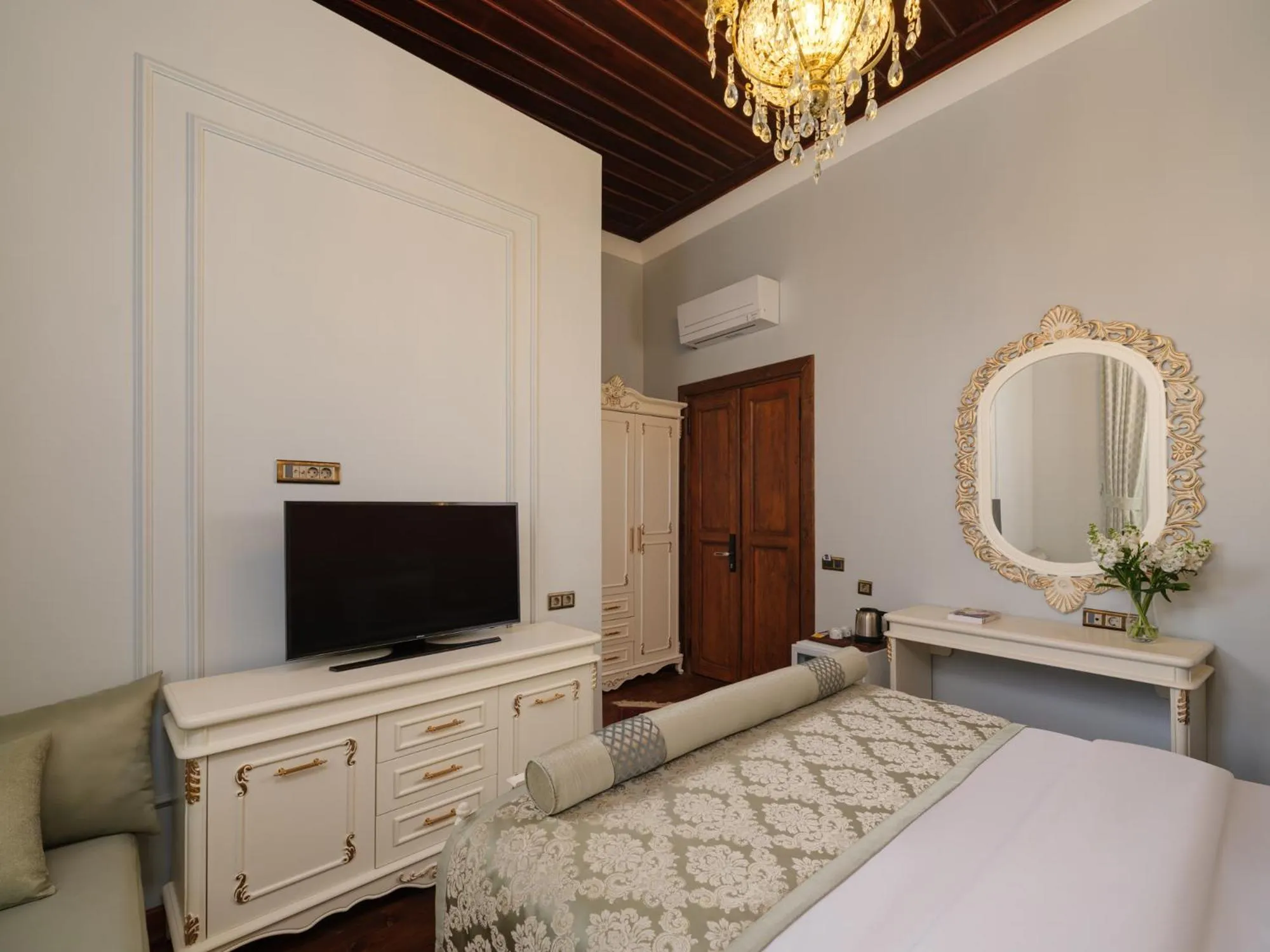 Bed in Hotel 1207 Special Class