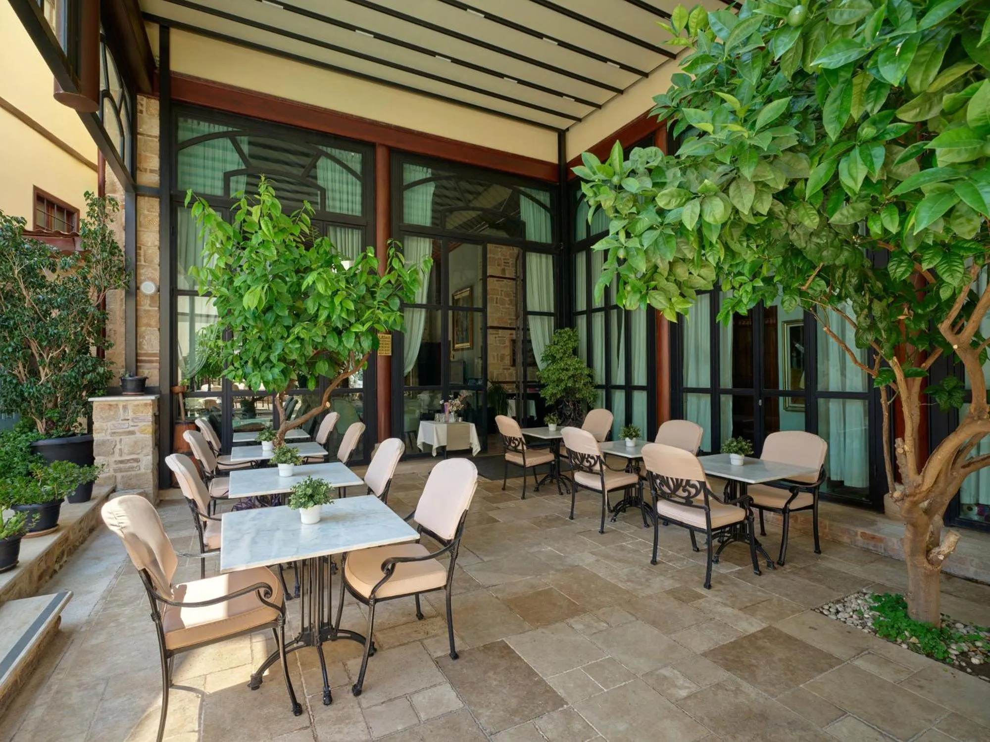 Restaurant/places to eat in Hotel 1207 Special Class