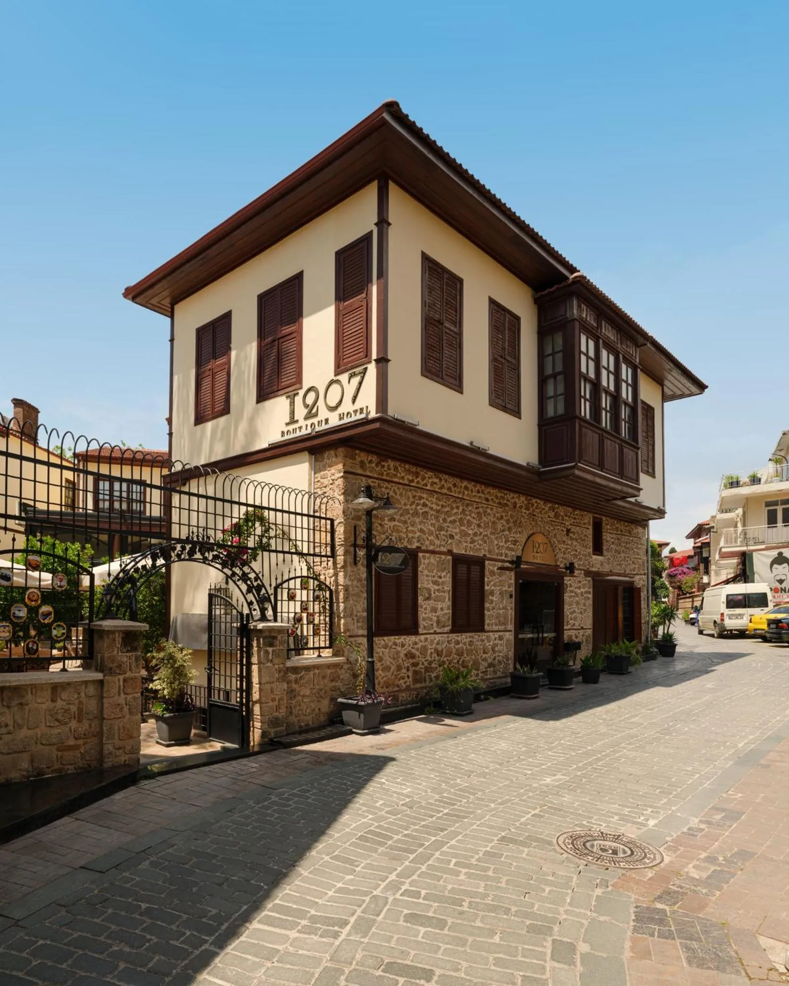 Property building in Hotel 1207 Special Class