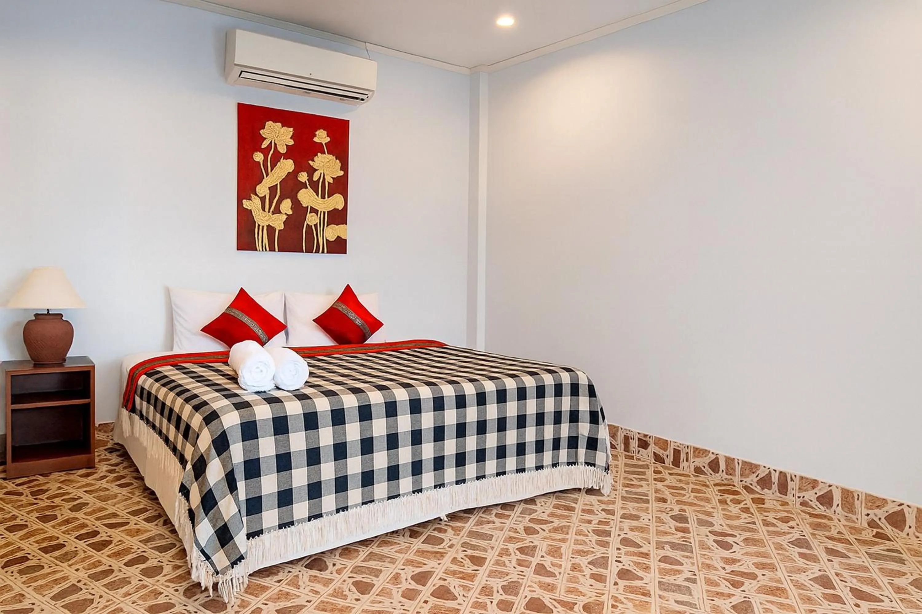 Photo of the whole room, Bed in Kamala Orchid Guesthouse