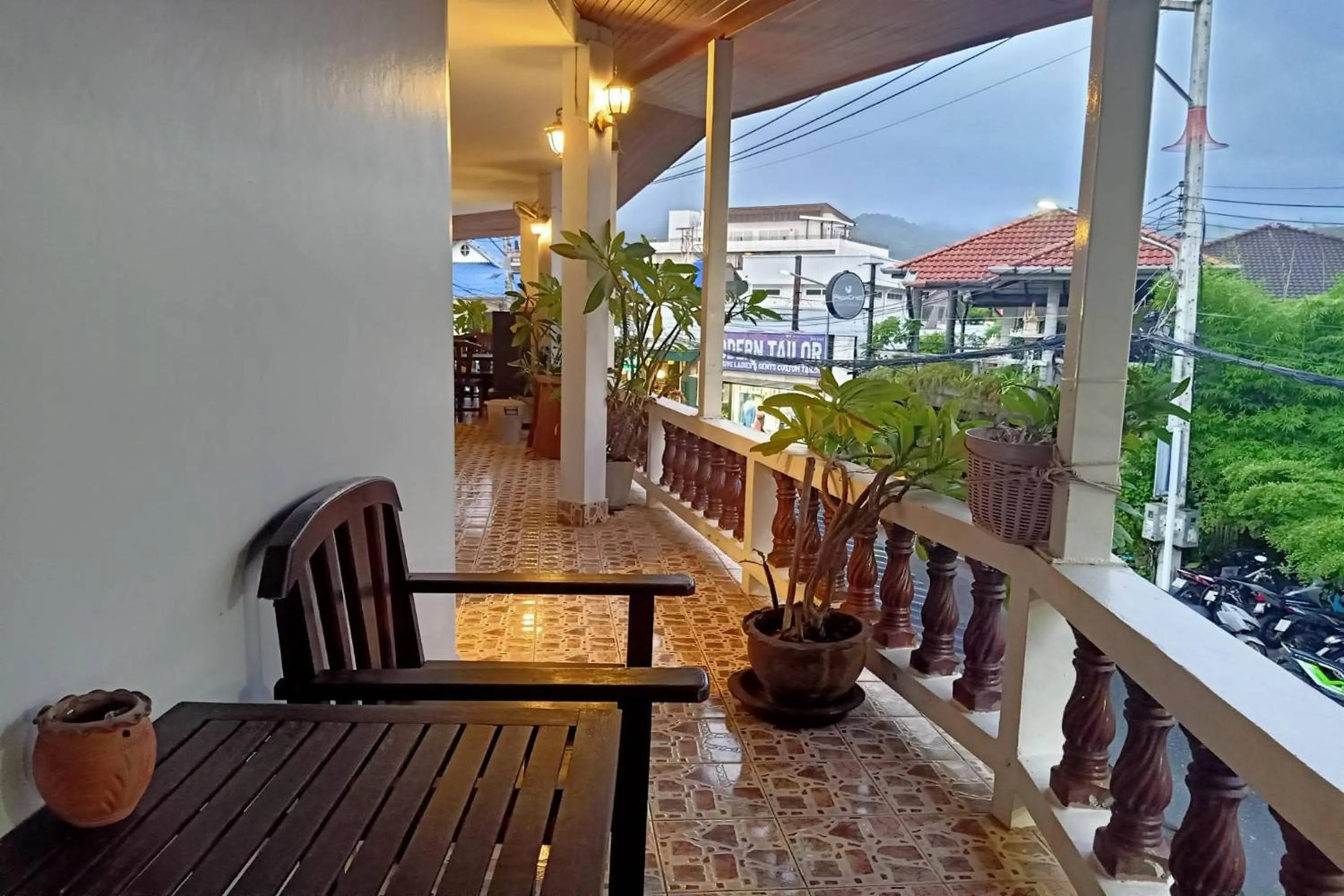 Seating area in Kamala Orchid Guesthouse