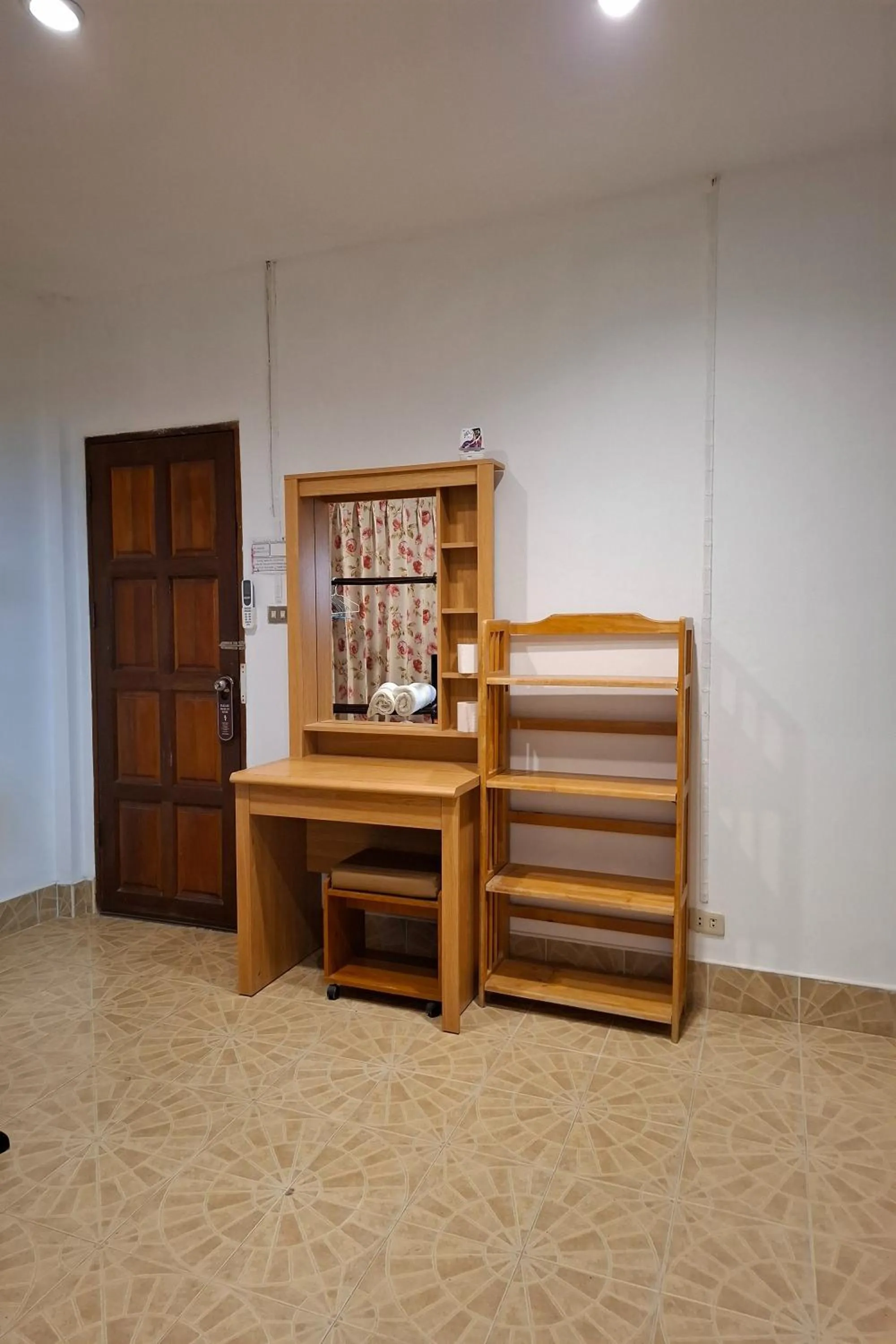 Photo of the whole room in Kamala Orchid Guesthouse