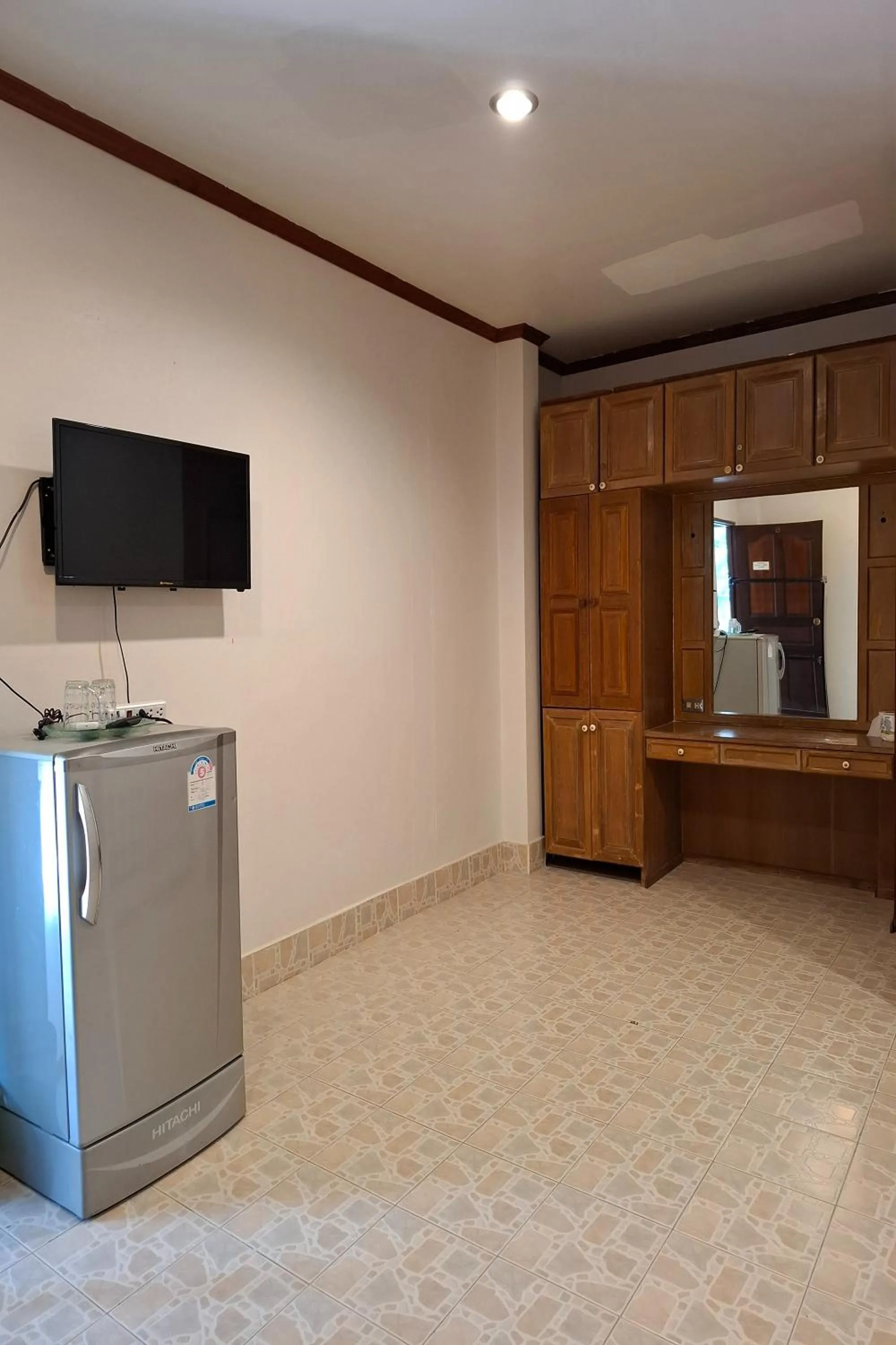 TV and multimedia in Kamala Orchid Guesthouse