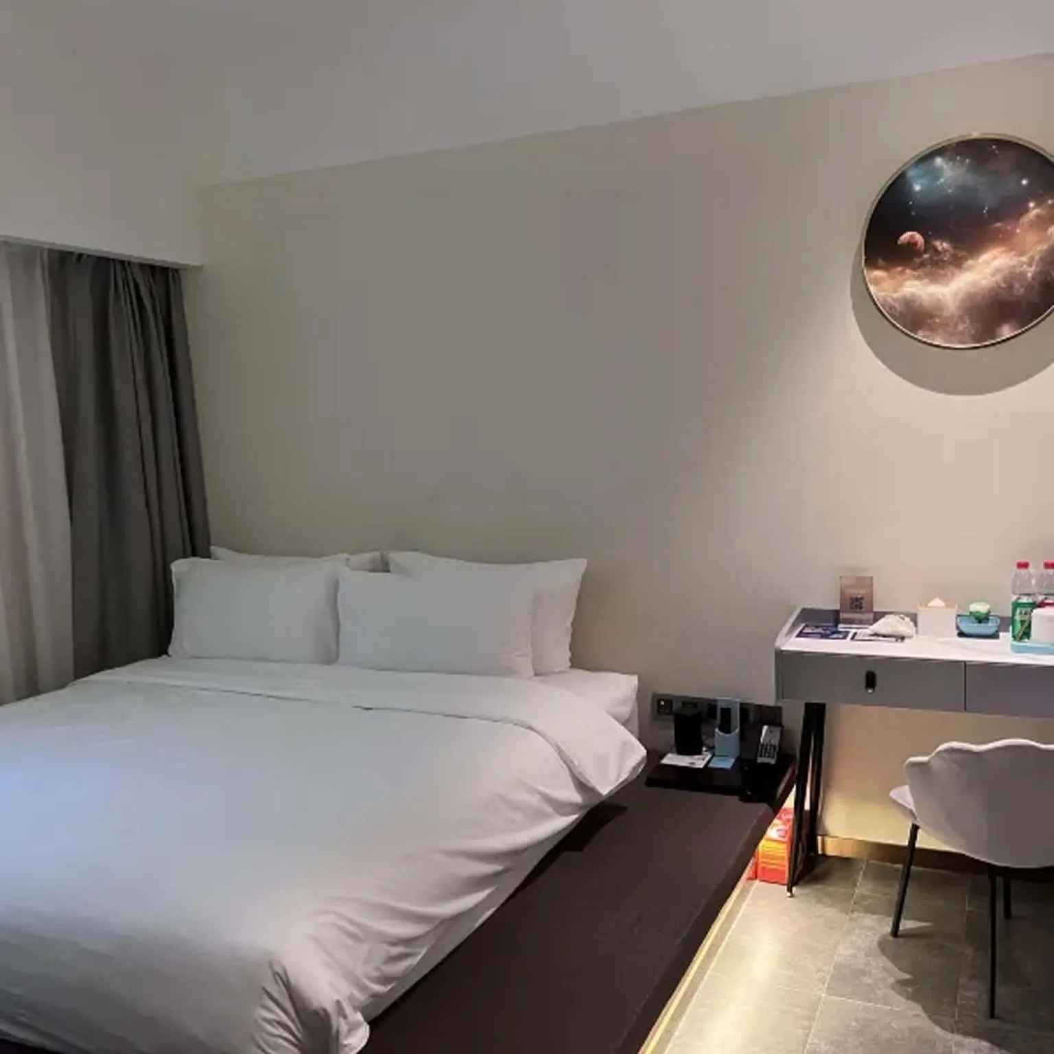 Photo of the whole room, Bed in Shanghai Lujiazui Area BaBaiBan LANOU Hotel