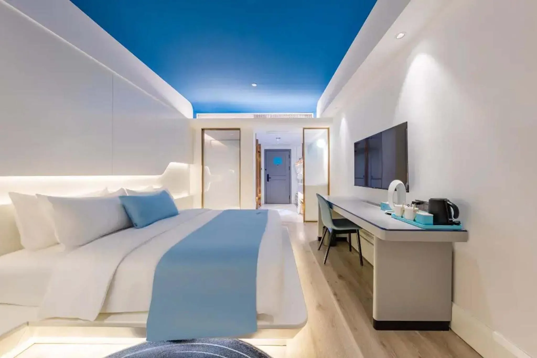 Photo of the whole room, Bed in Shanghai Lujiazui Area BaBaiBan LANOU Hotel