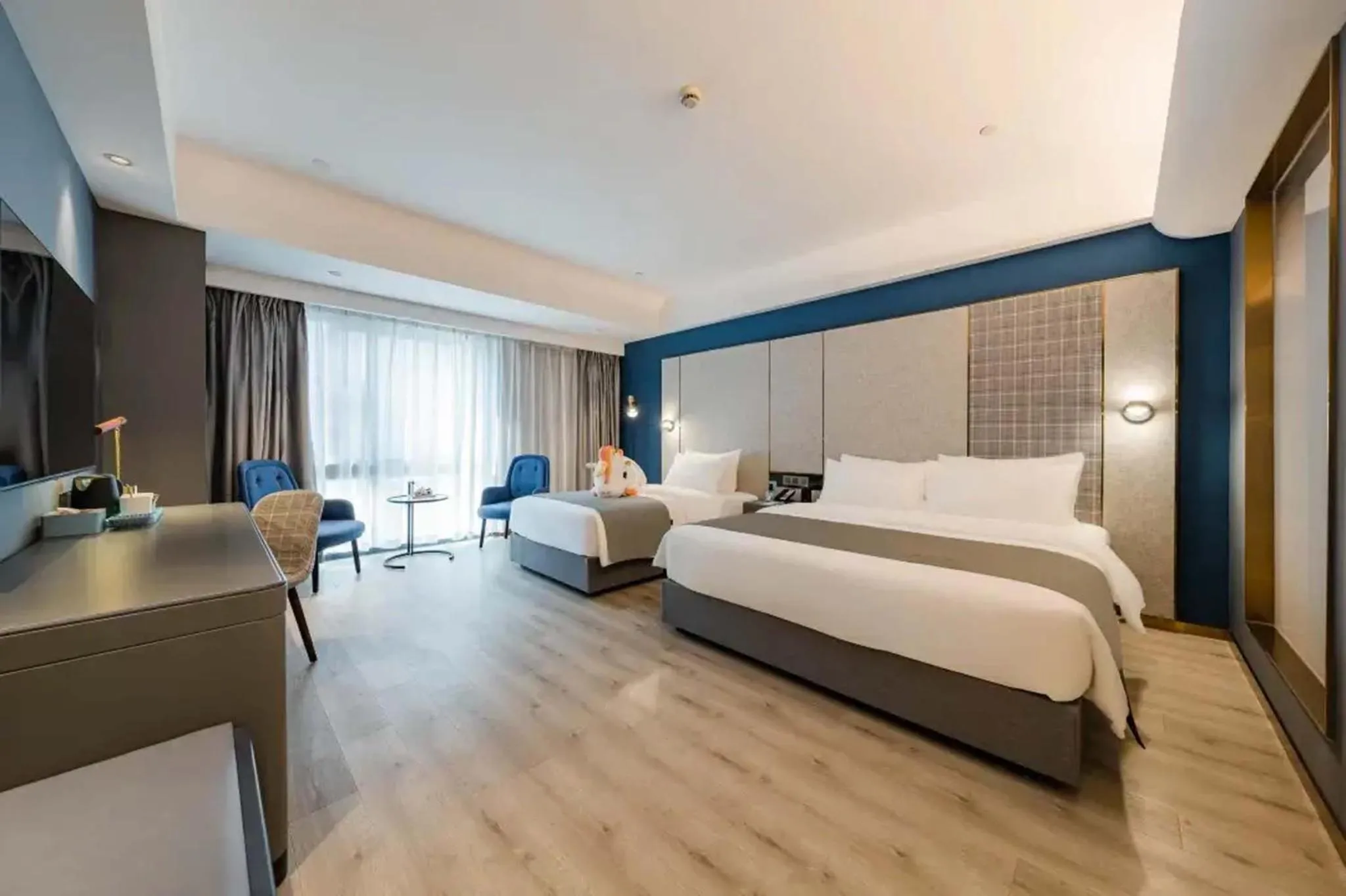 Photo of the whole room, Bed in Shanghai Lujiazui Area BaBaiBan LANOU Hotel