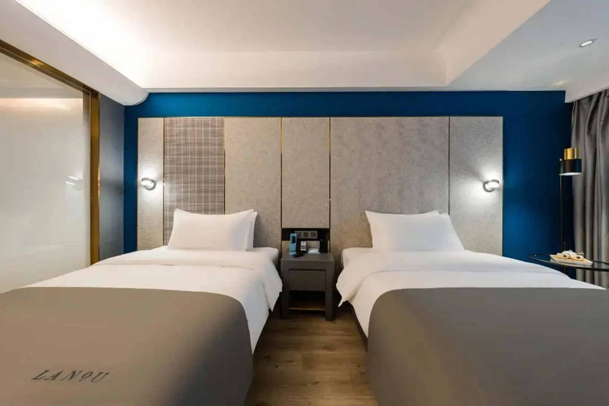 Photo of the whole room, Bed in Shanghai Lujiazui Area BaBaiBan LANOU Hotel