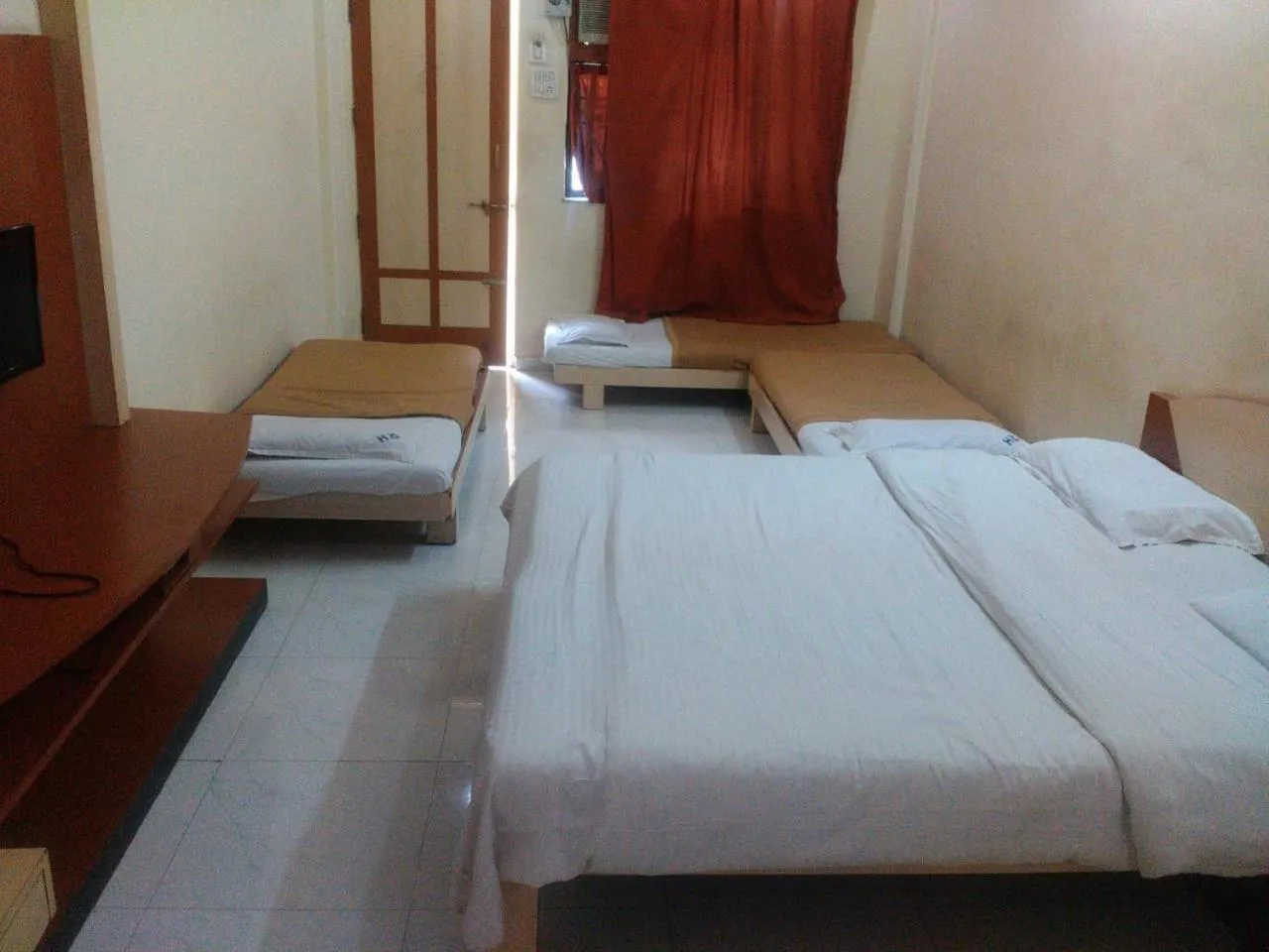 Photo of the whole room, Bed in Royale Heritage