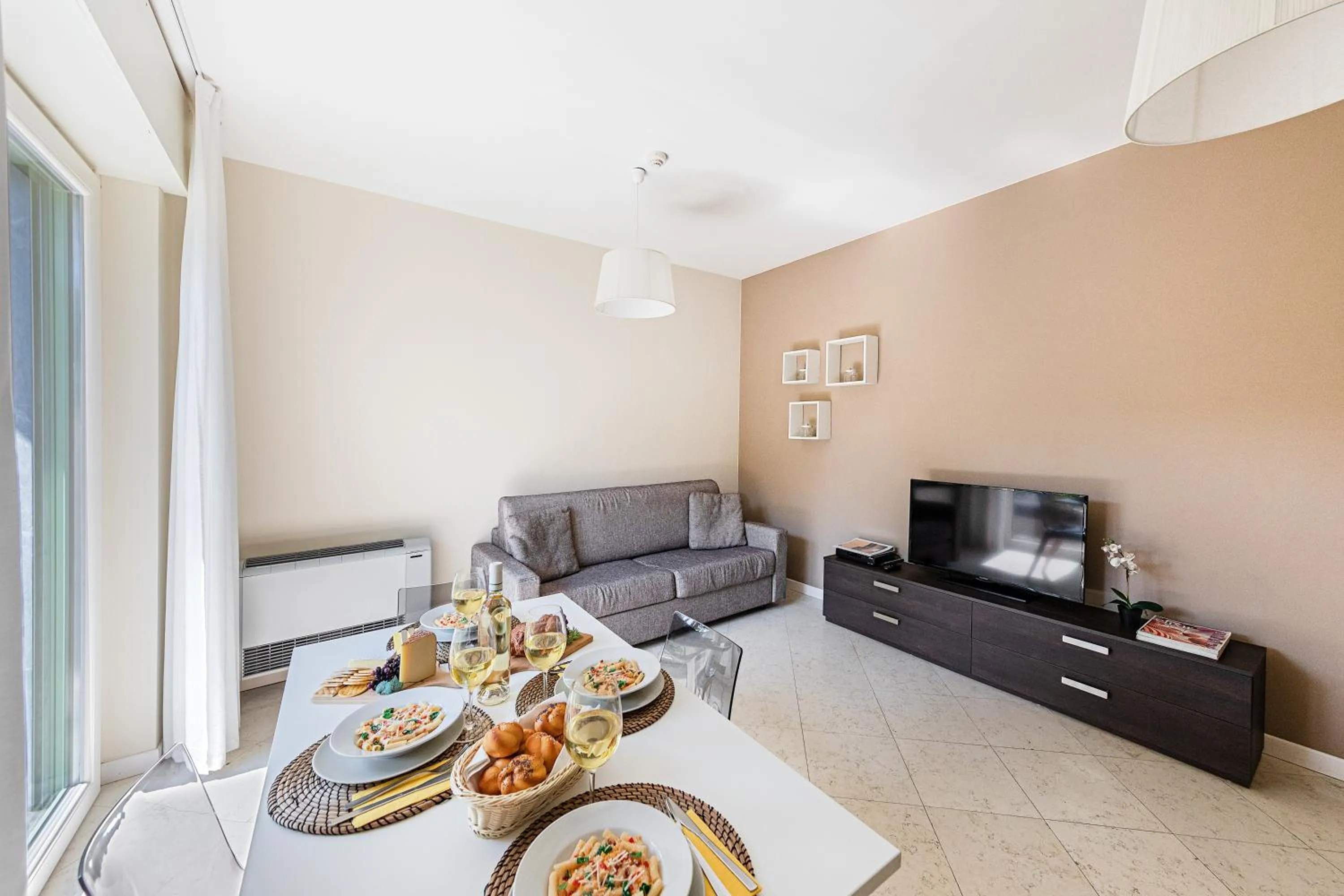 Dining area in Residenza Miralago by Wonderful Italy