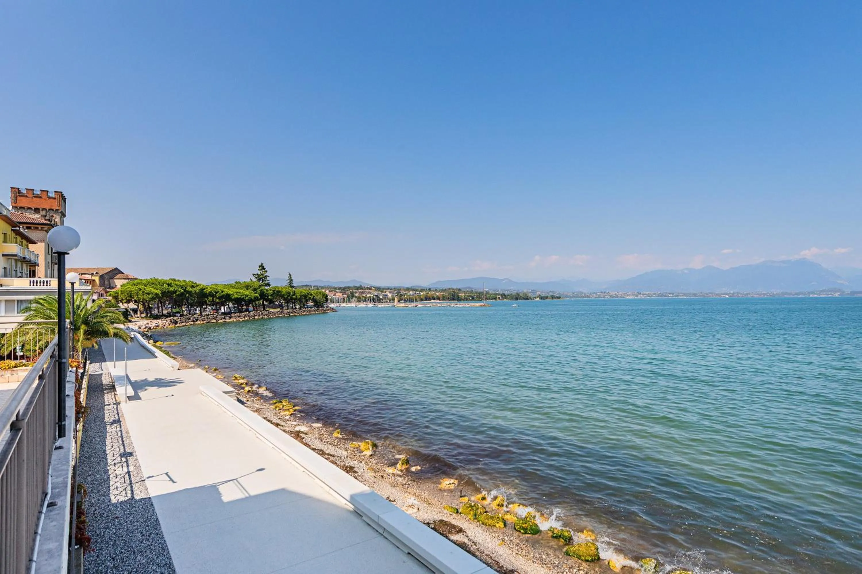 Lake view in Residenza Miralago by Wonderful Italy