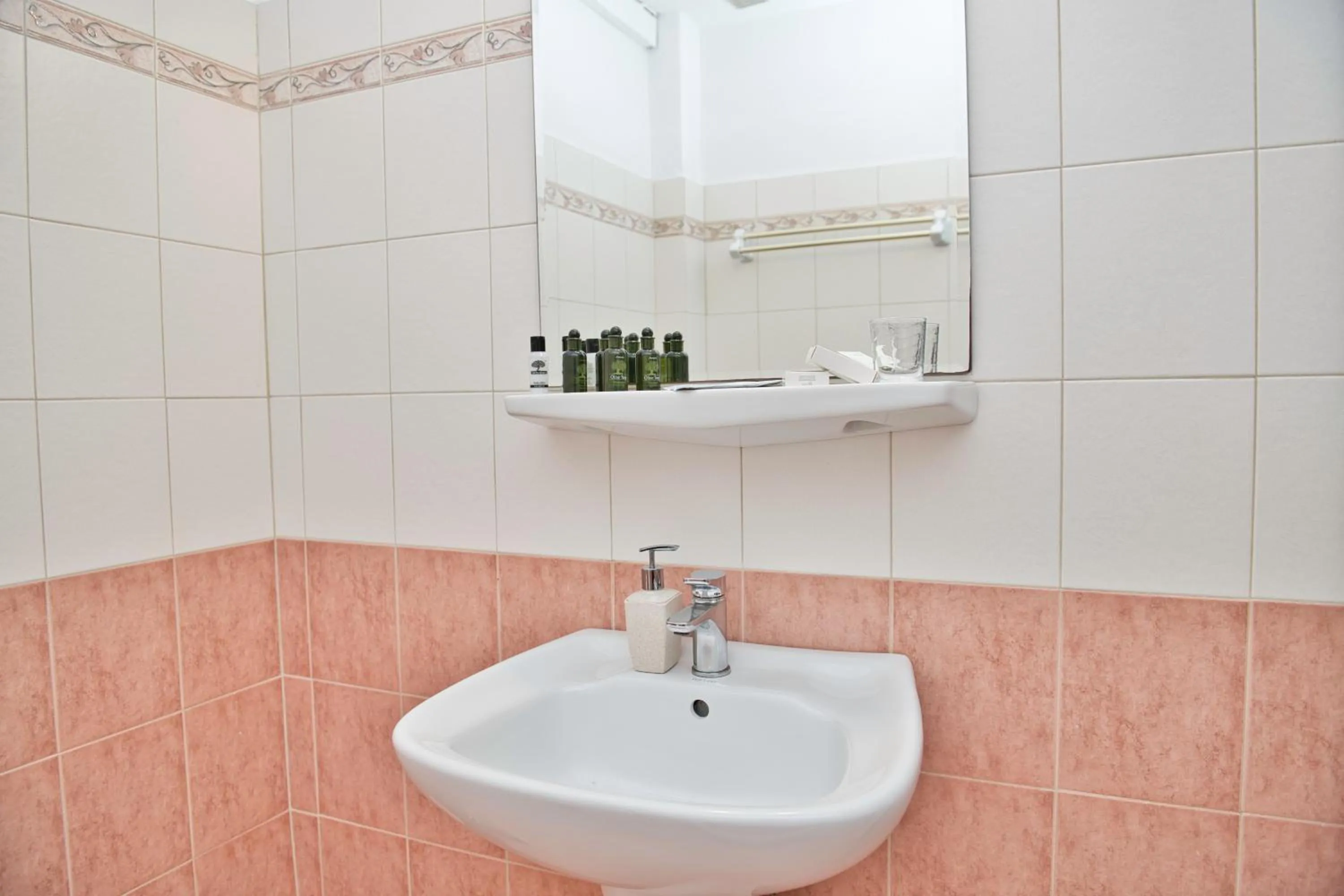 Bathroom in The Last Sunbeam - Adults Only