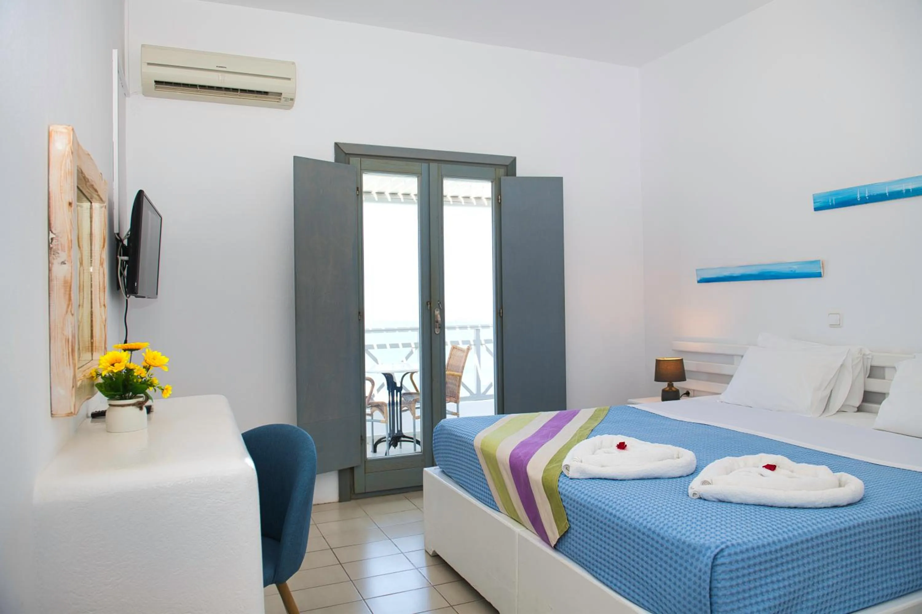 Bedroom, Bed in The Last Sunbeam - Adults Only