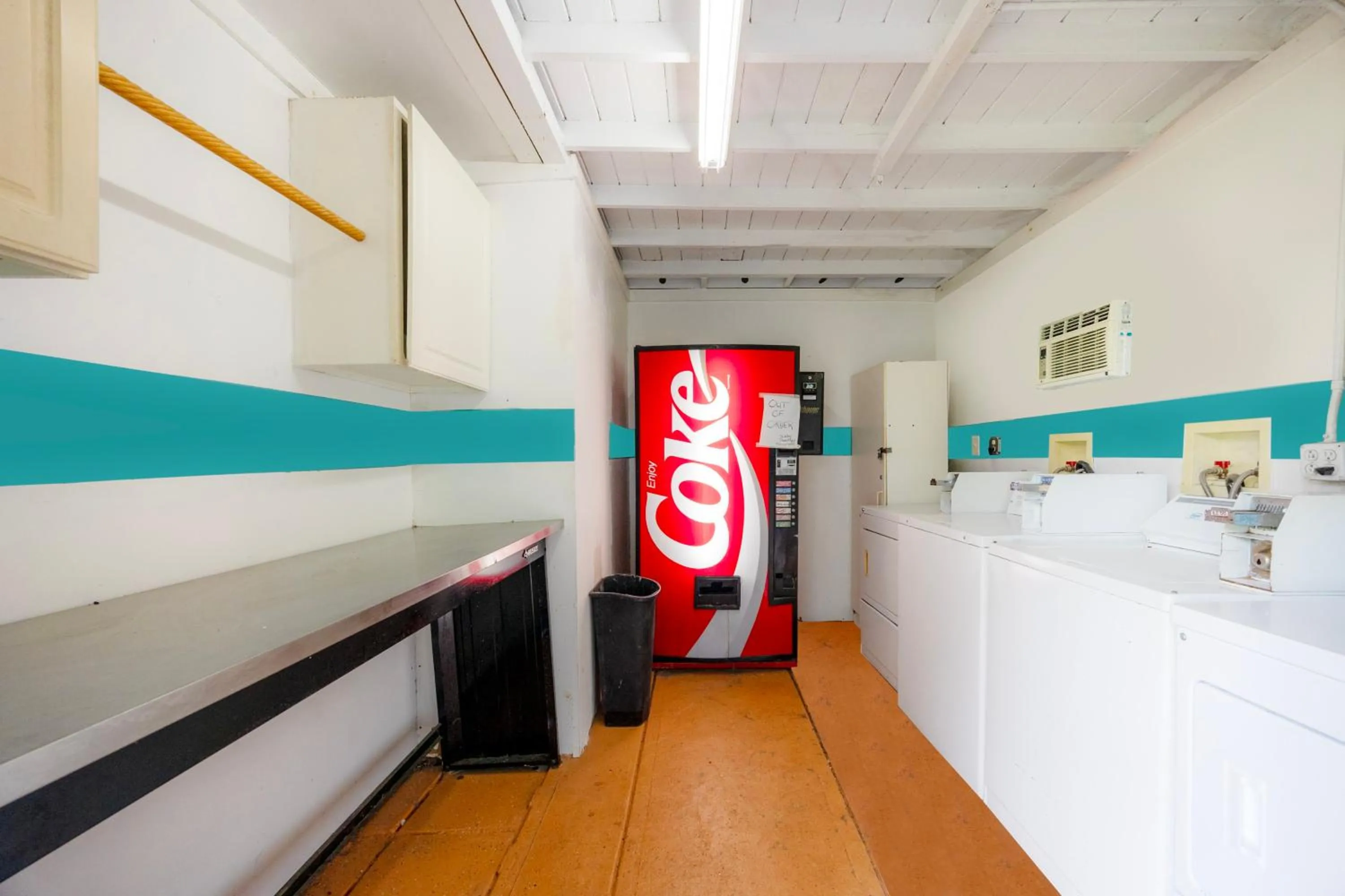 vending machine in Siesta Motor Inn By Townhouse Kennedy Space Center Titusville I 95