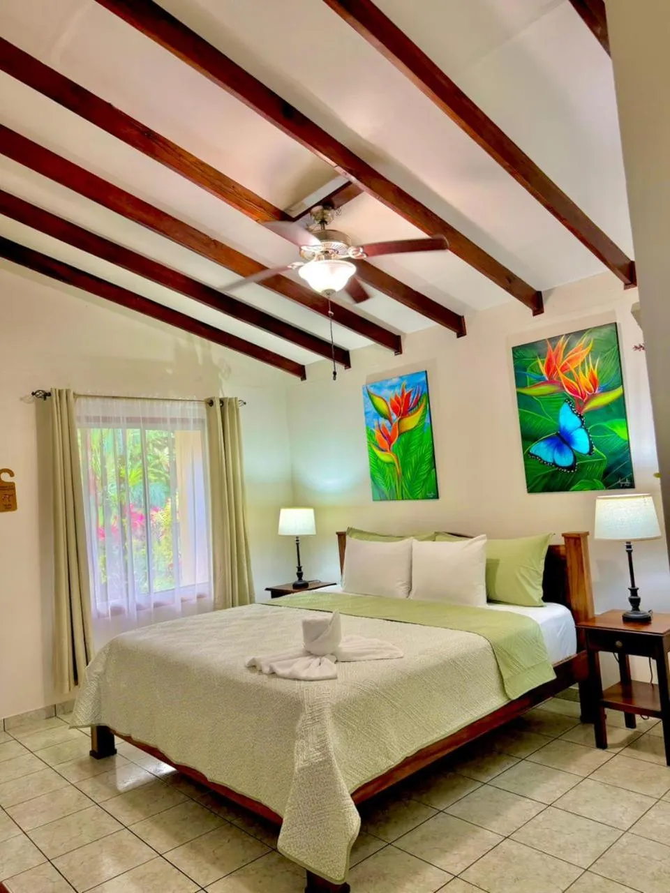 Bed in Loma Real Hot Springs Bed & Breakfast