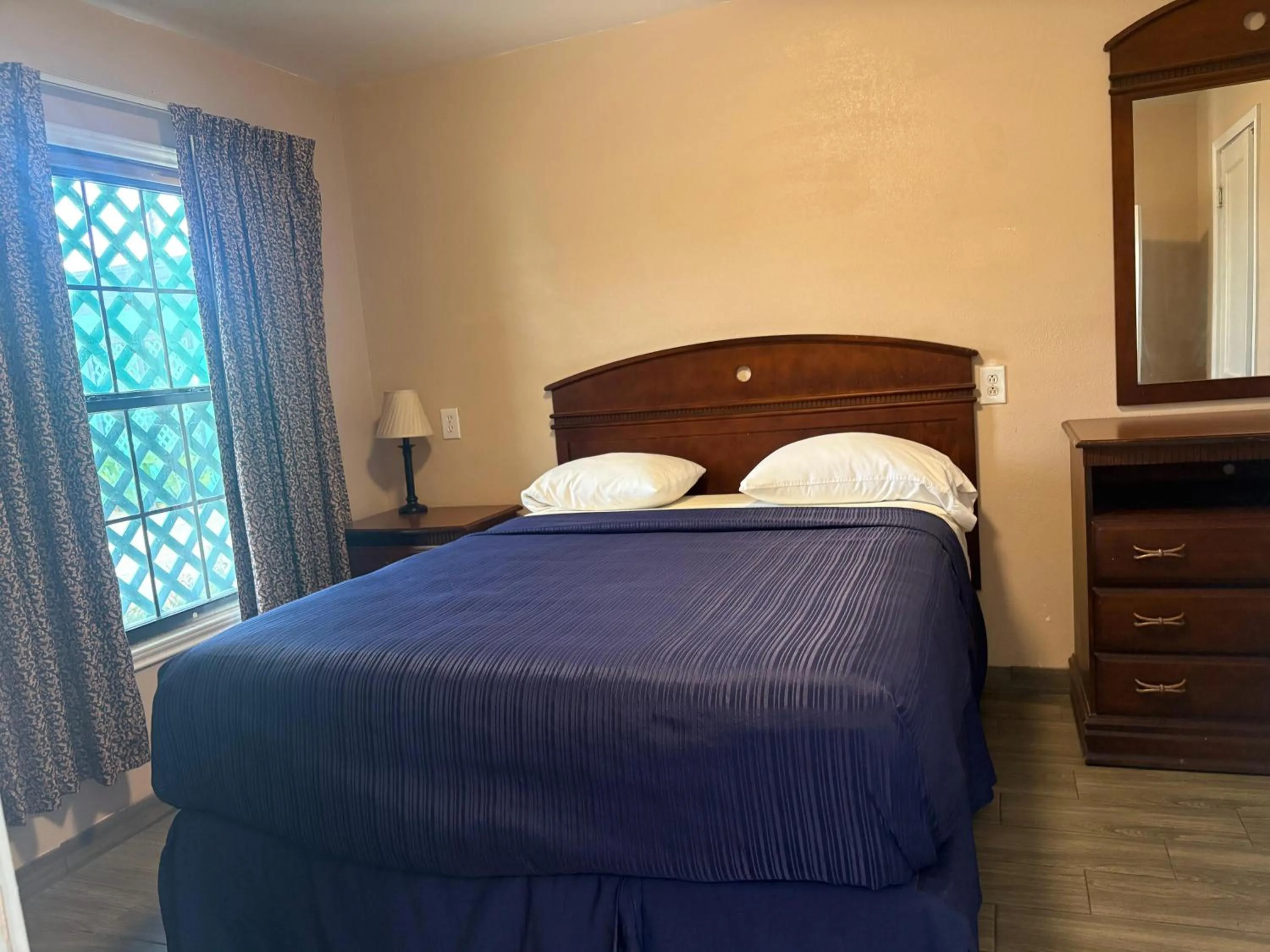 Bedroom, Bed in SE'Air Motel By Townhouse Corpus Christi - Padre Island Tx