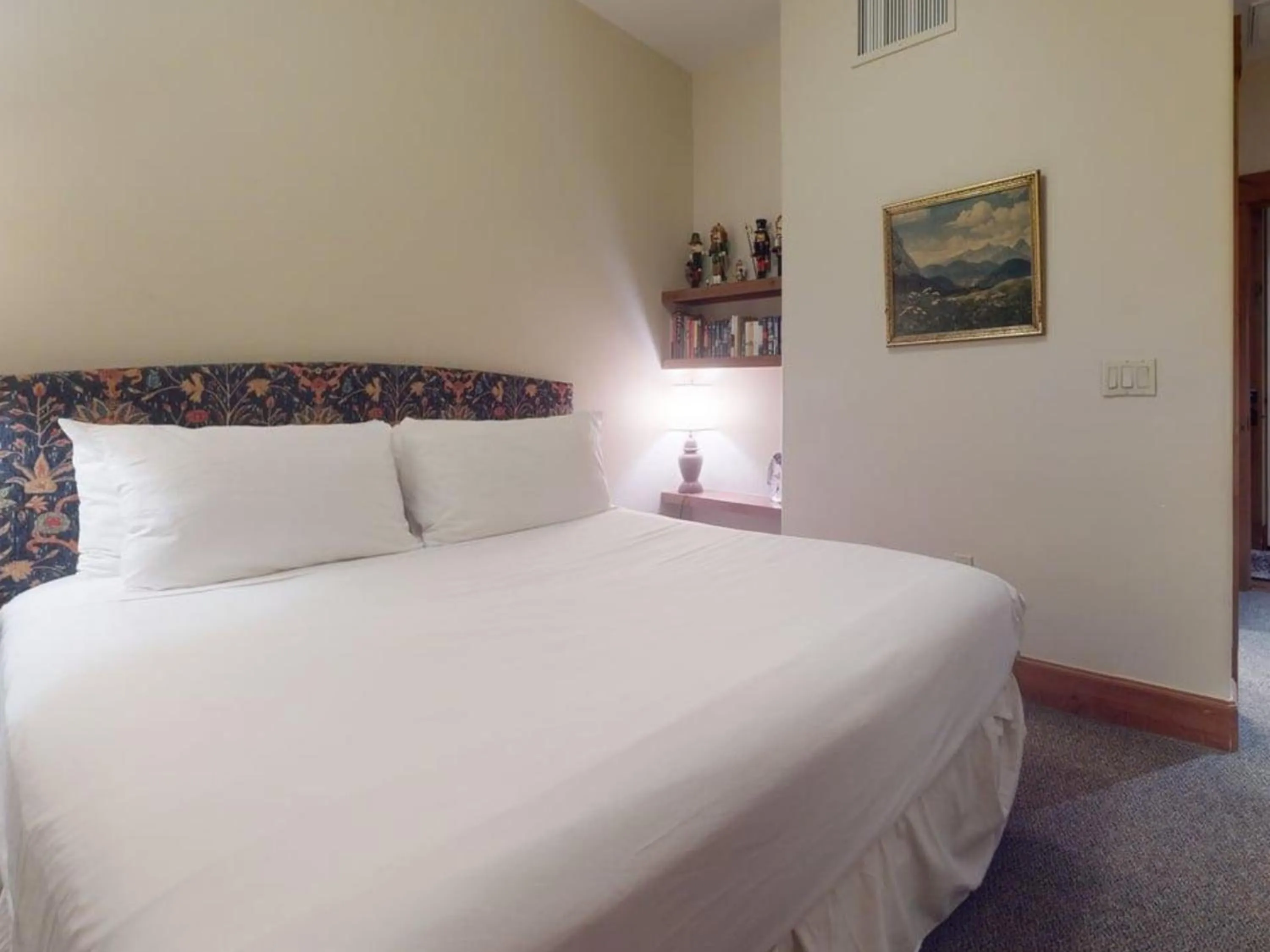 Bedroom, Bed in The Landmark