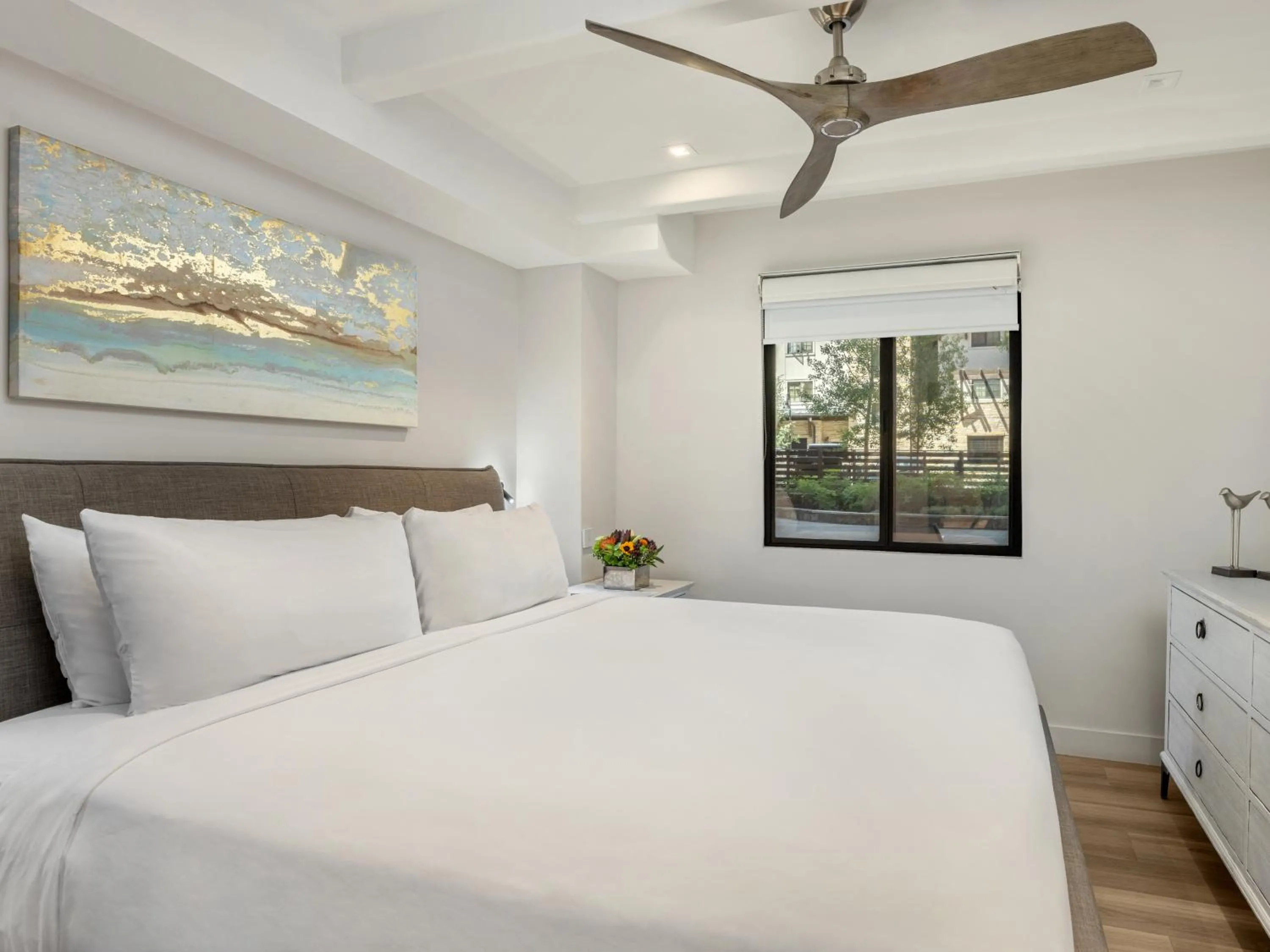 Bedroom, Bed in The Landmark