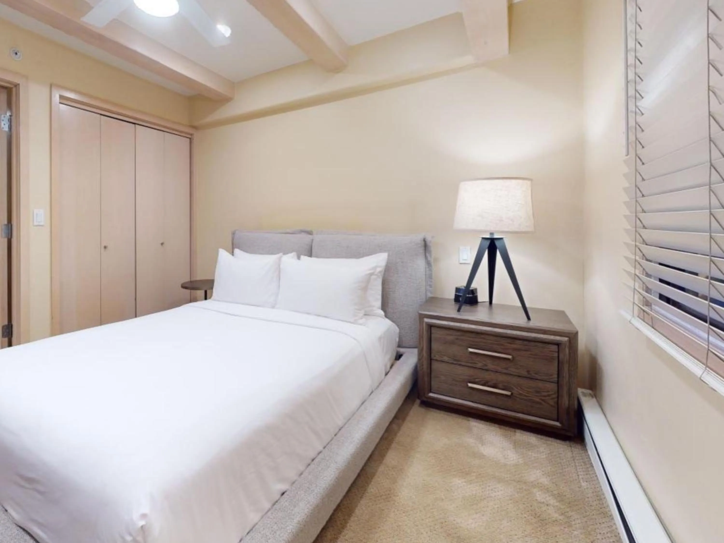 Bedroom, Bed in The Landmark