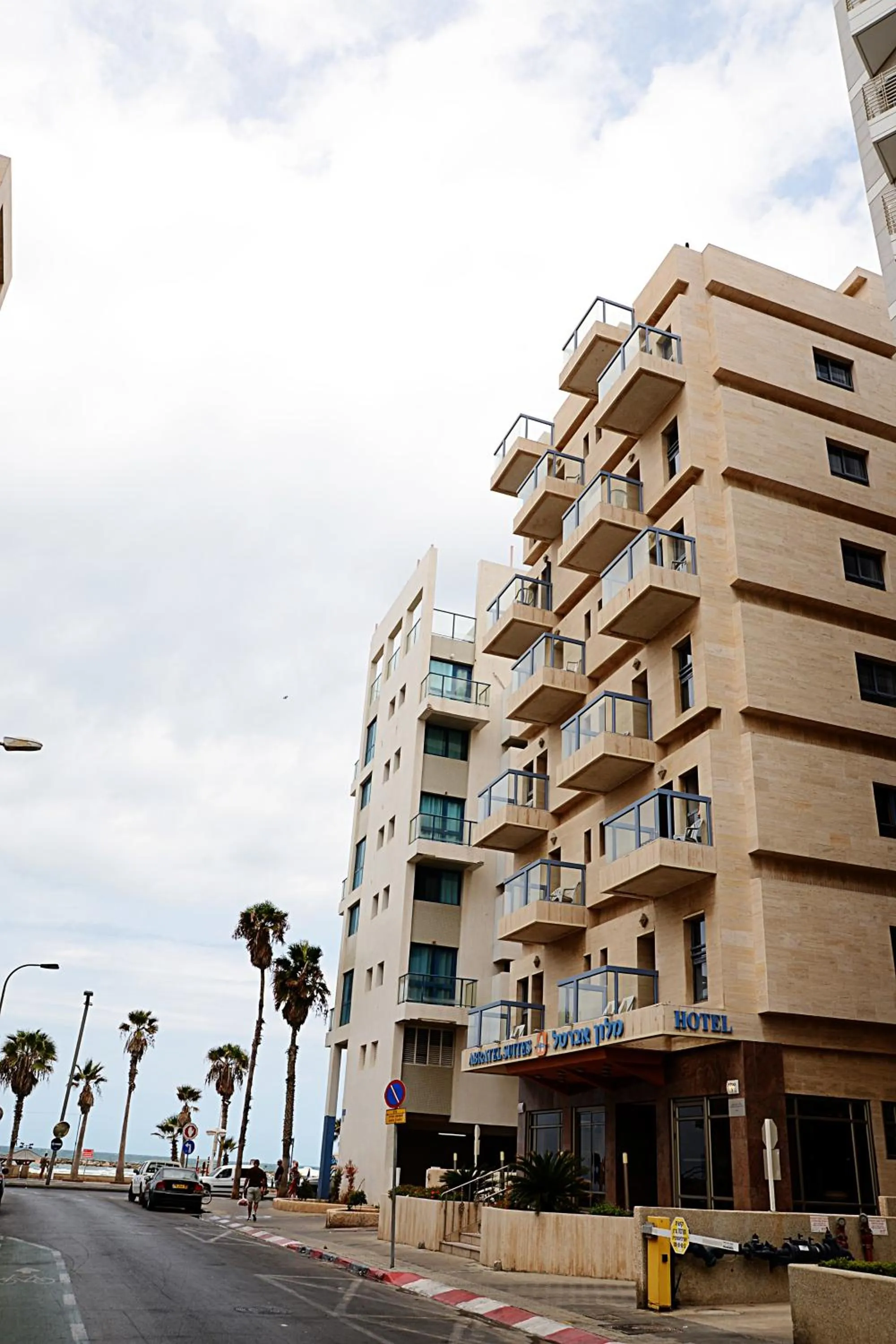 Facade/entrance in Abratel Suites Hotel