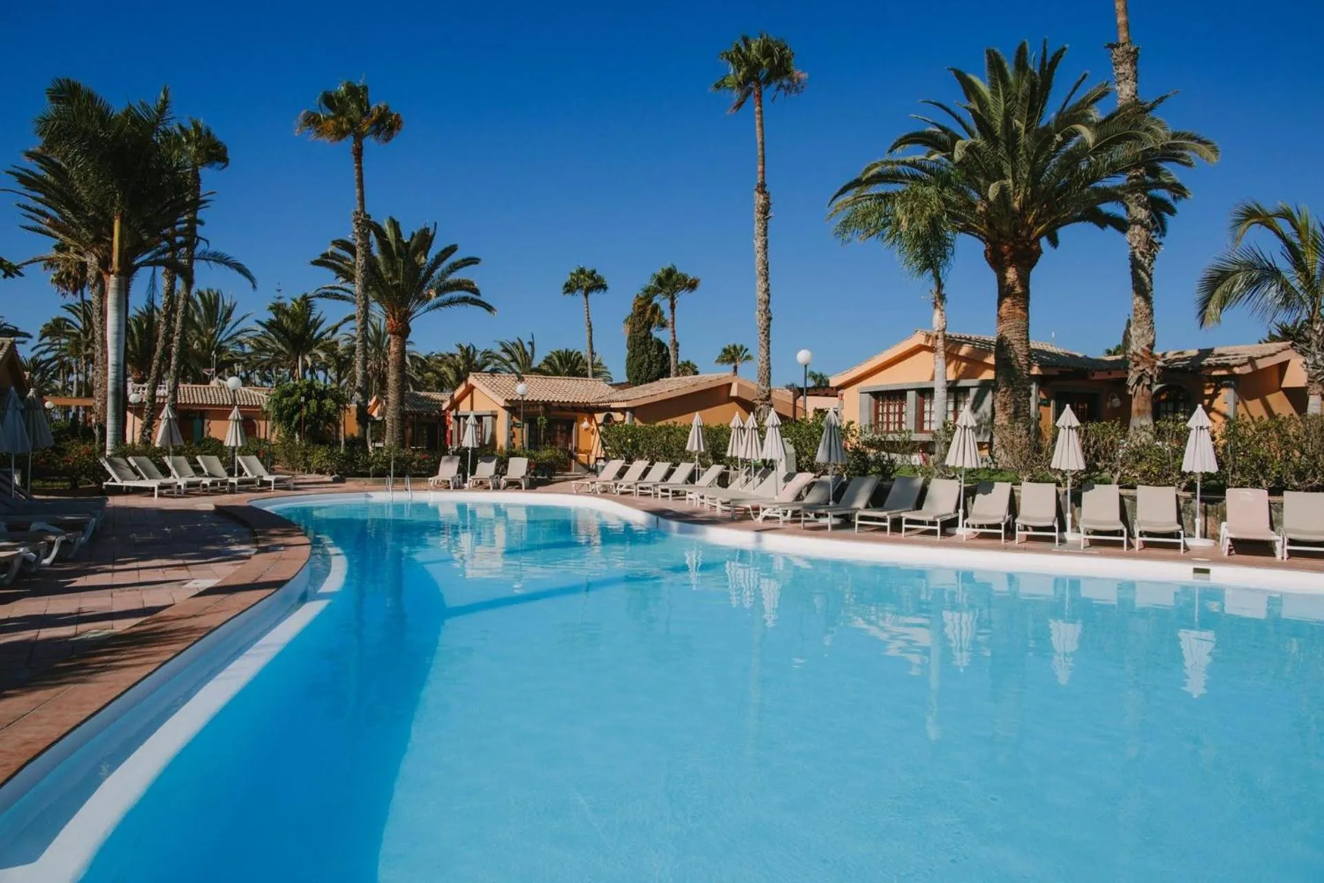 Swimming pool in Maspalomas Resort by Dunas