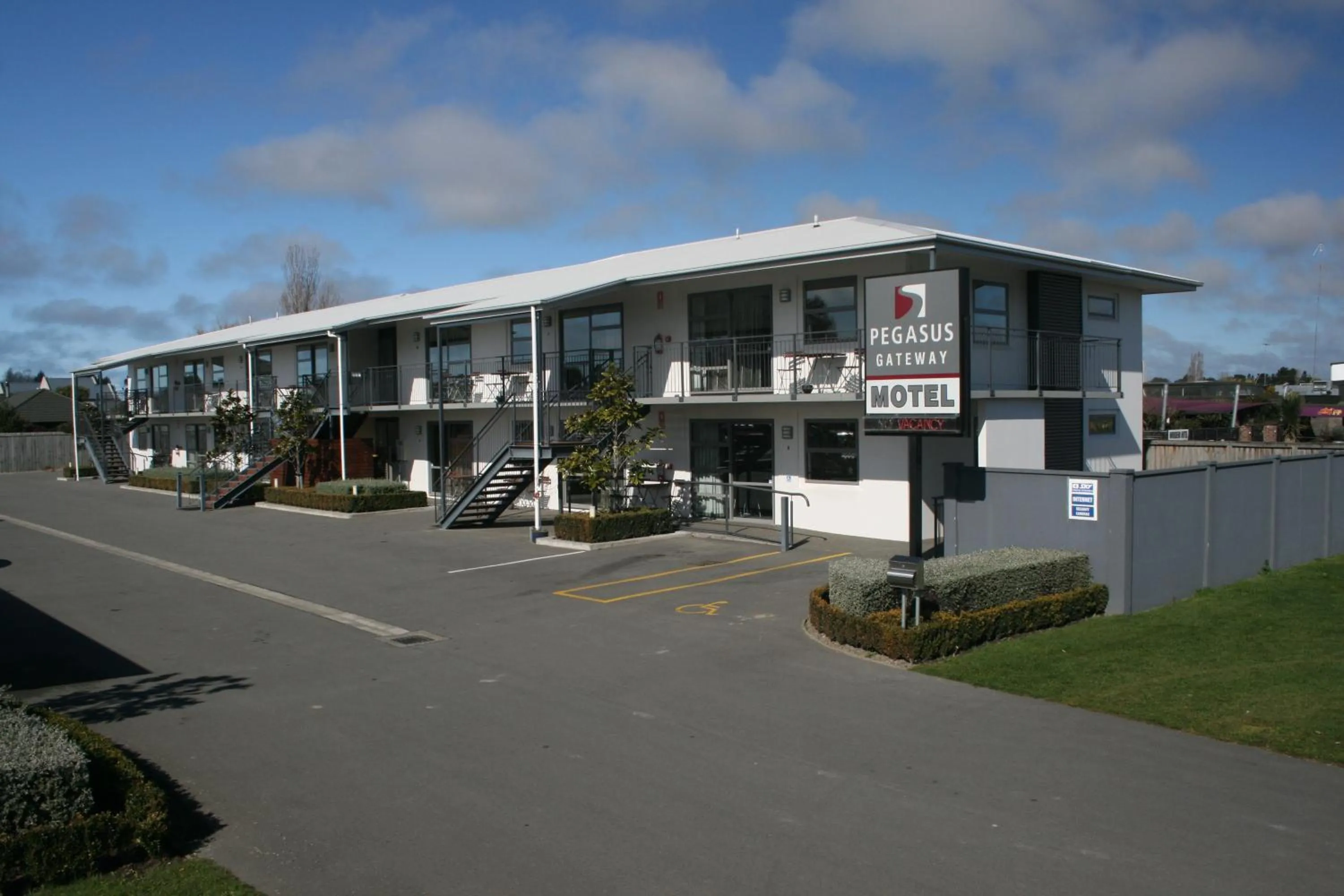 Property building in Pegasus Gateway Motels & Apartments