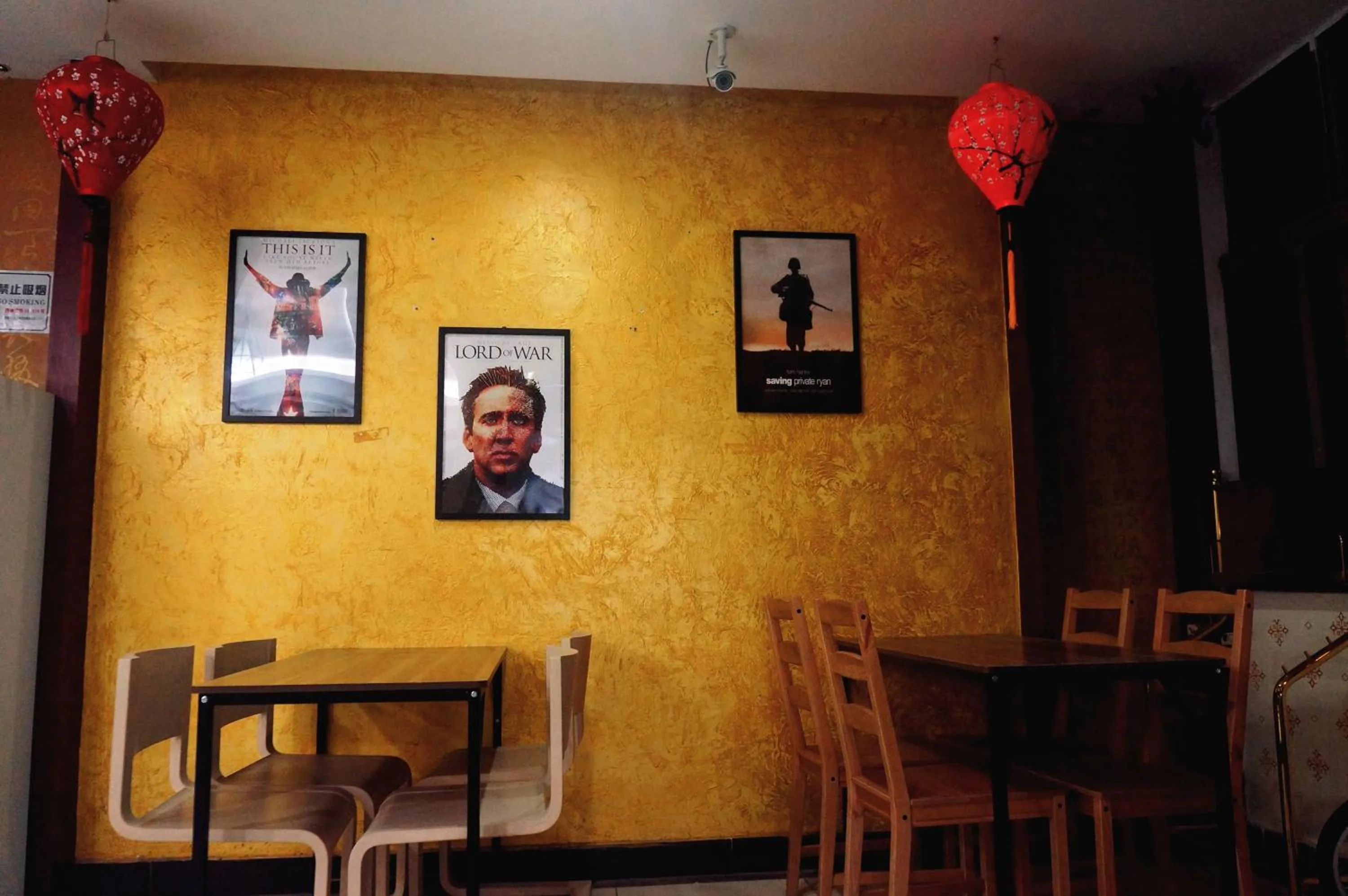 Communal lounge/ TV room in Notting Hill Hostel