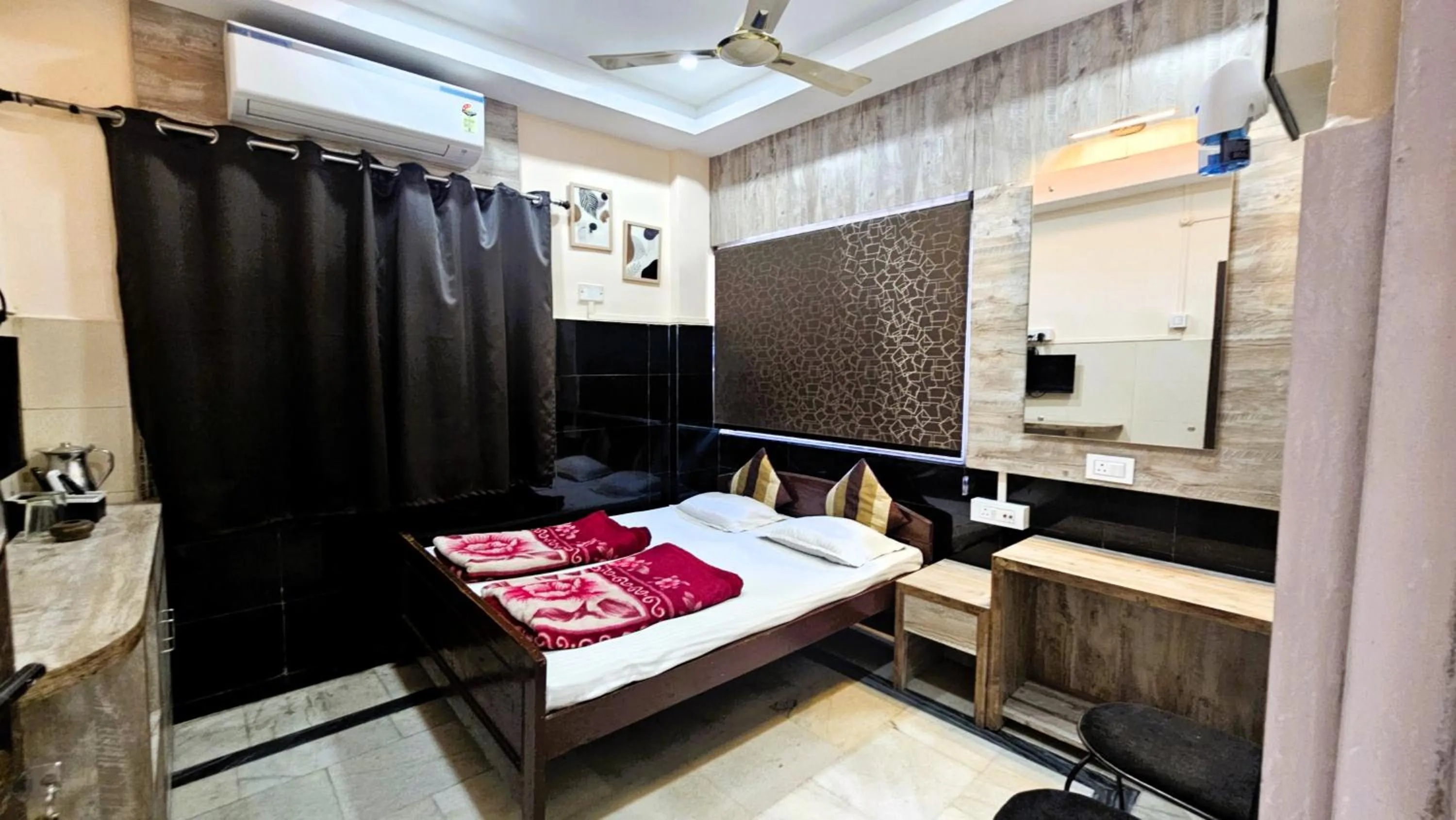 Bedroom, Bed in Hotel Prince B