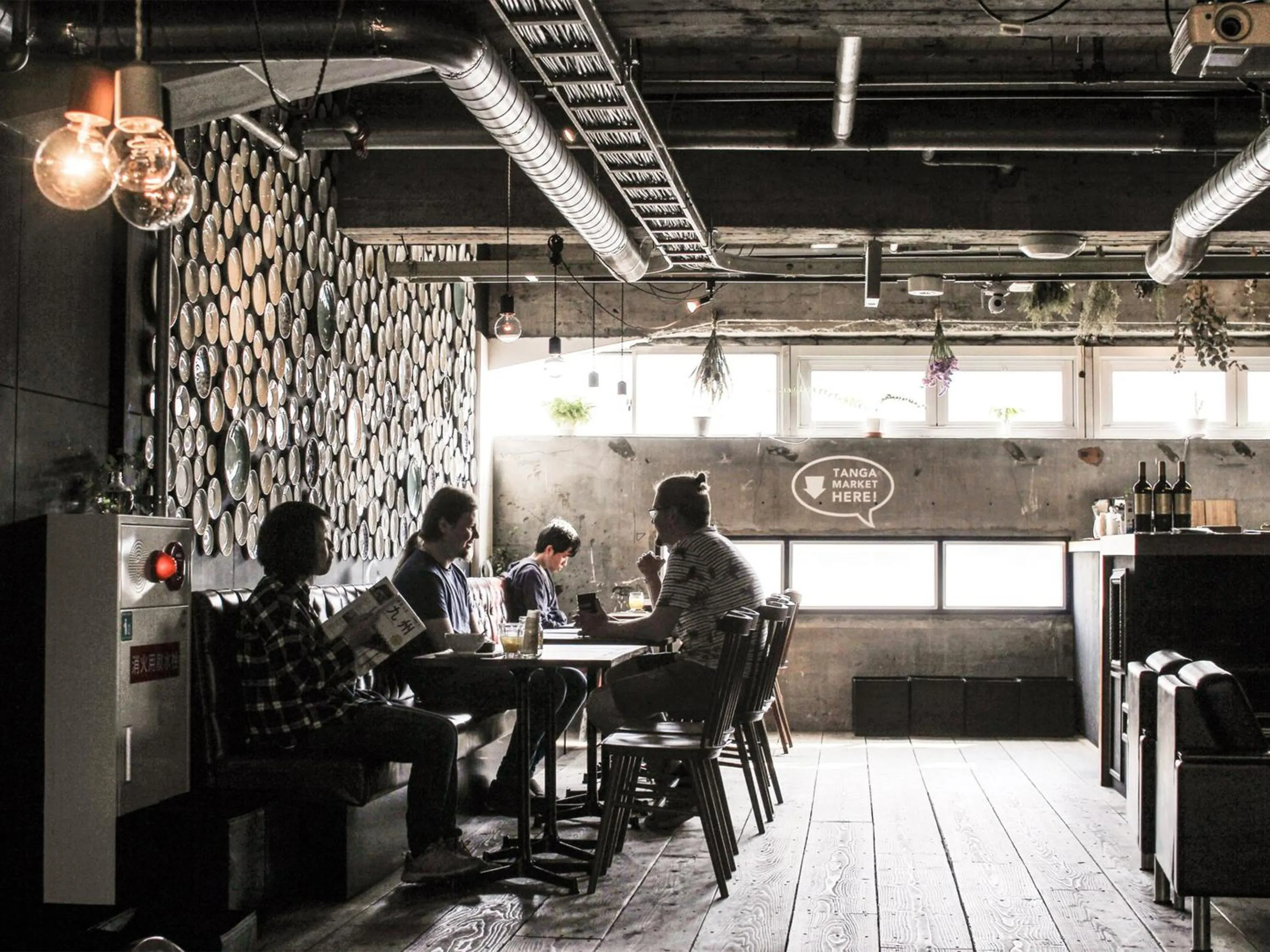 Dining area in Hostel TangaTable