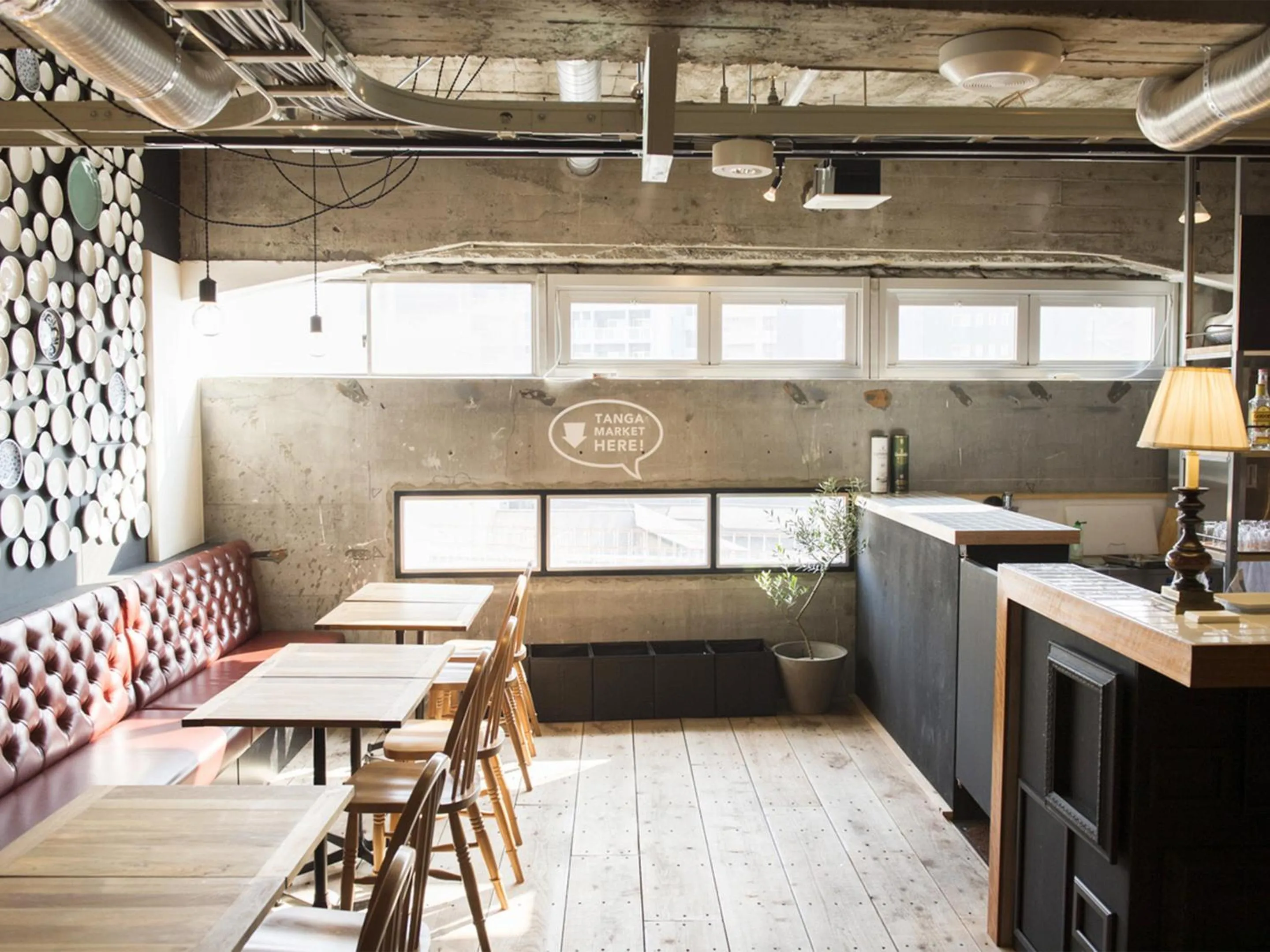 Dining area in Hostel TangaTable