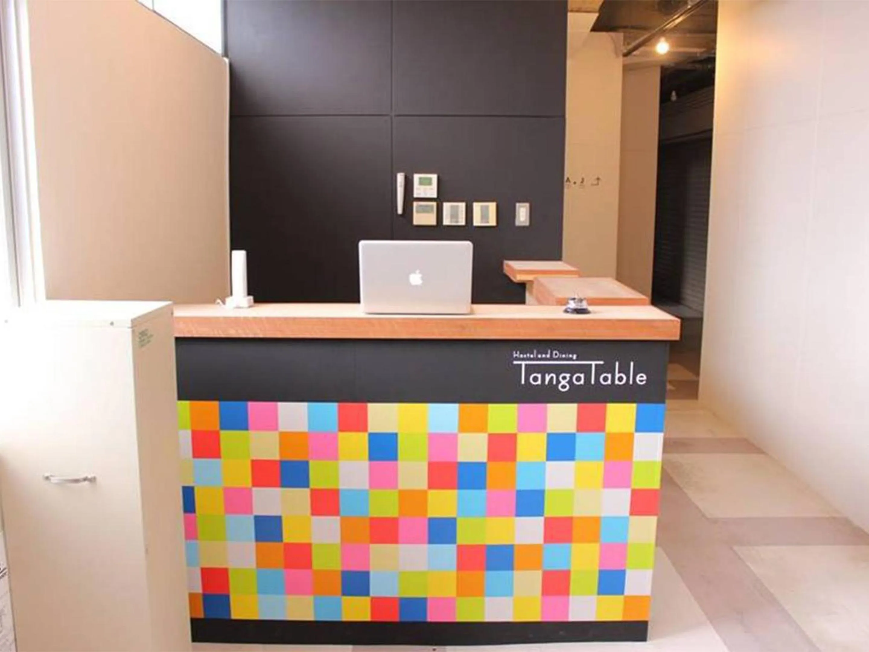 Lobby or reception in Hostel TangaTable