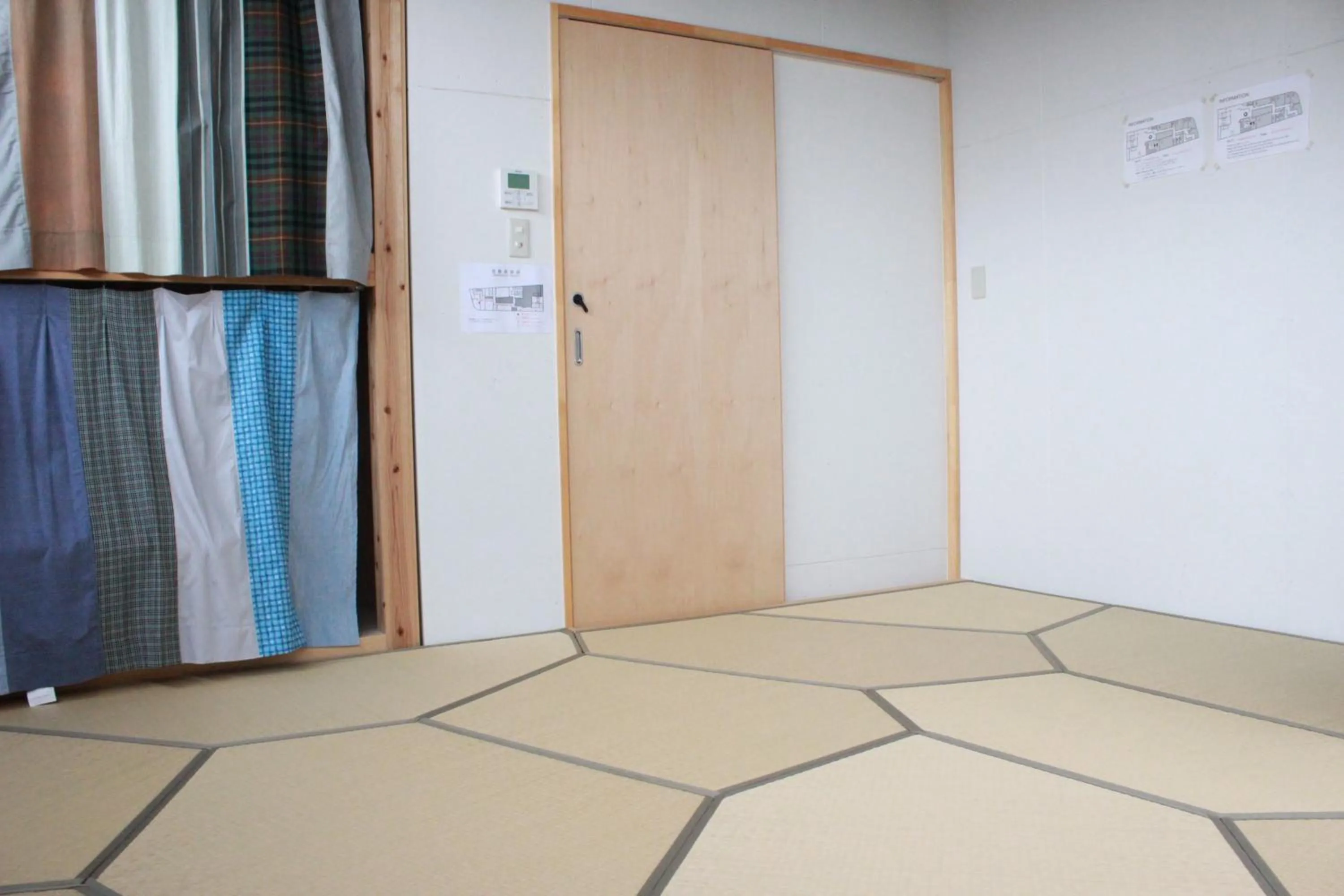 Photo of the whole room in Hostel TangaTable