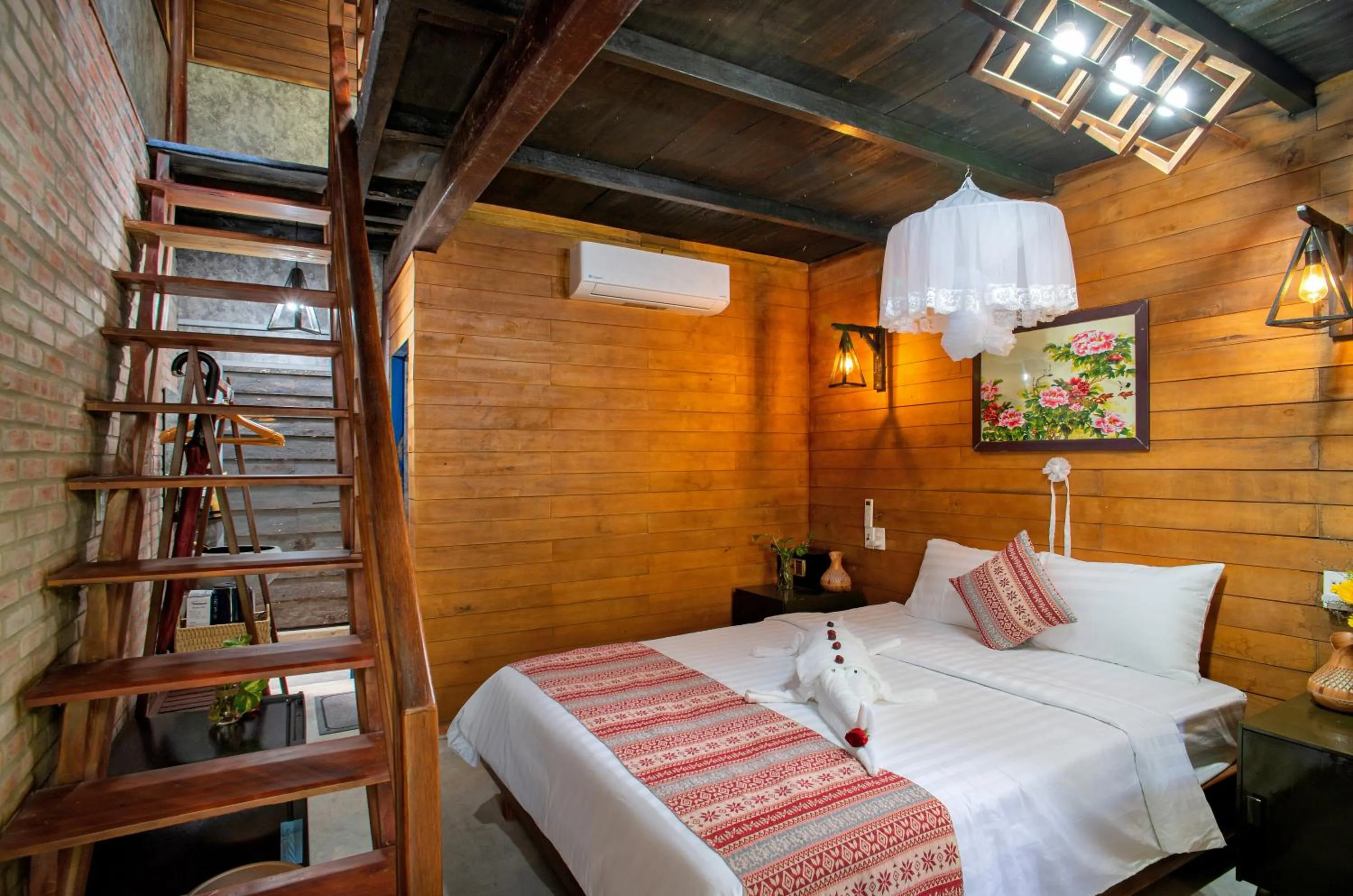 Photo of the whole room, Bed in Memories Hoi An Villa