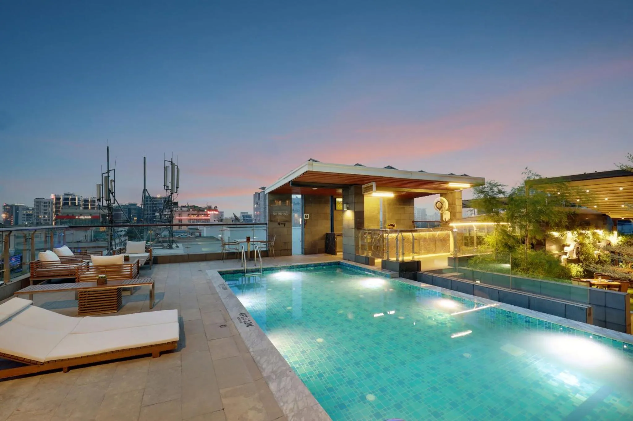 Restaurant/places to eat in Crowne Plaza Dhaka Gulshan by IHG