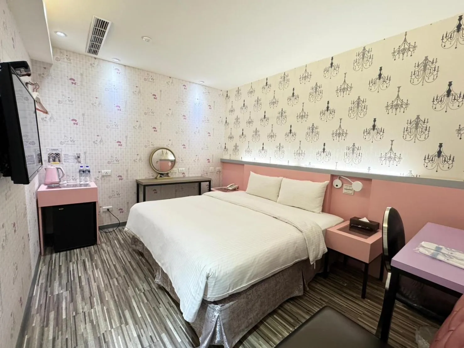 bunk bed, Bed in 191 Hotel