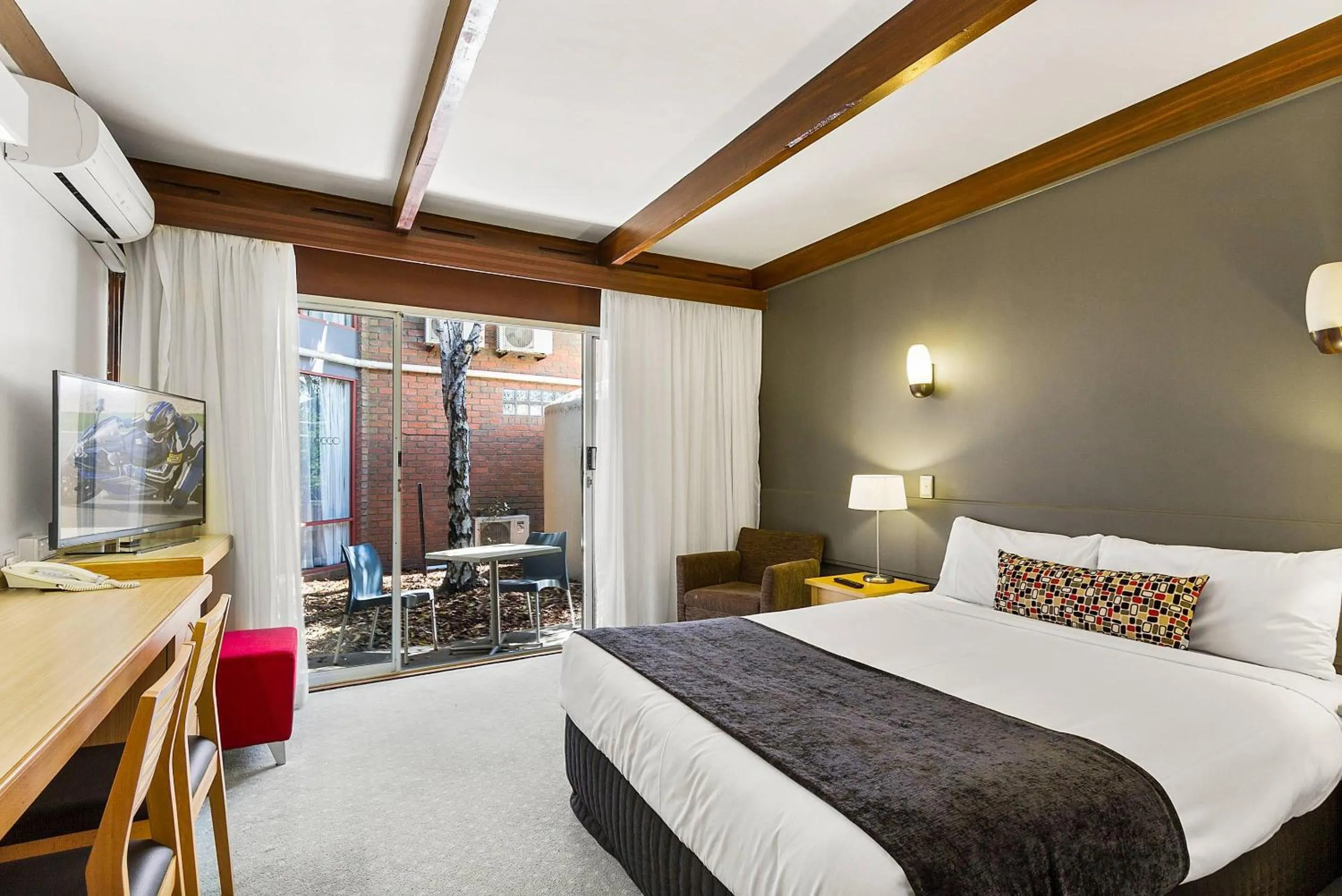 Bedroom, Bed in Quality Inn & Suites Traralgon