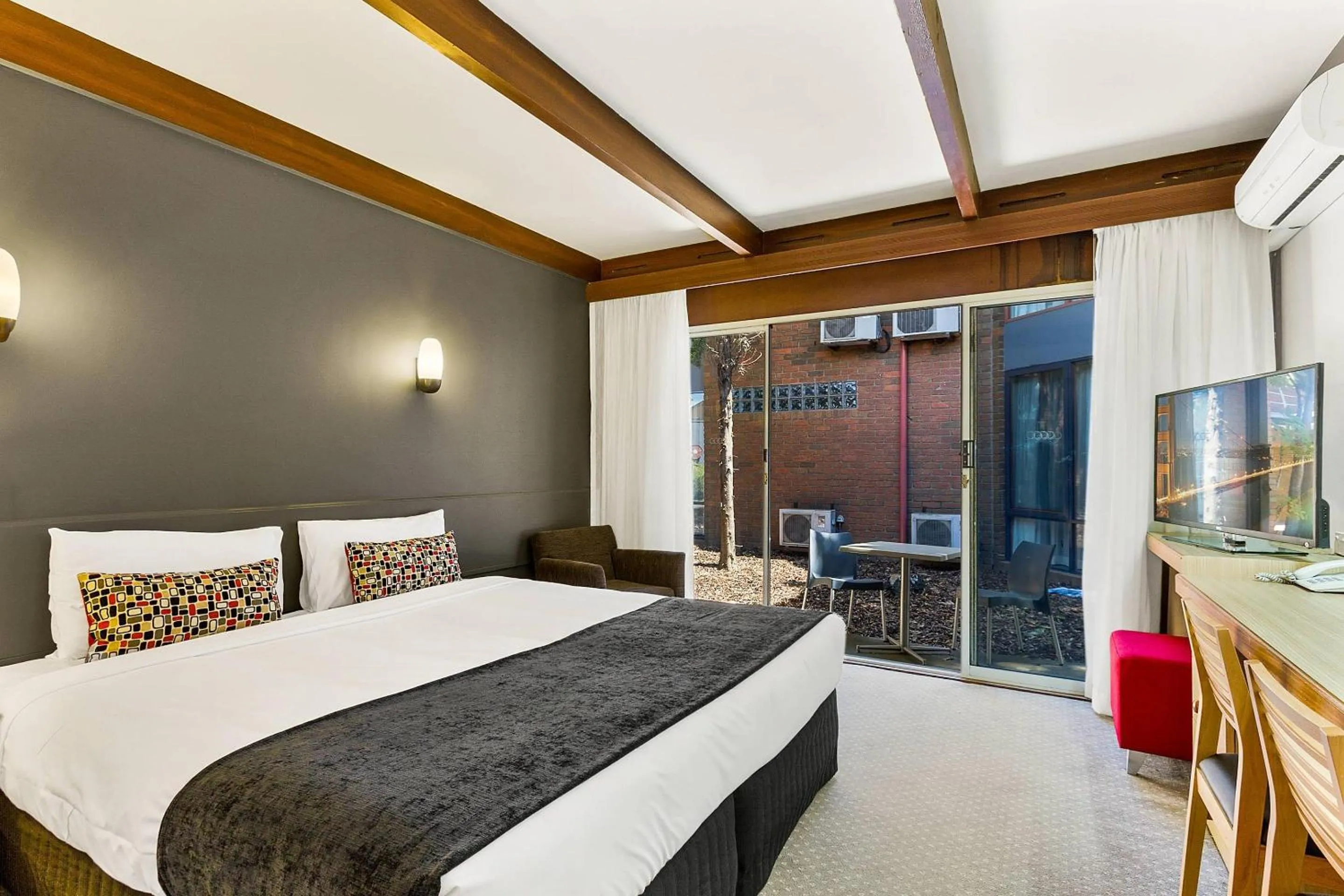 Bedroom, Bed in Quality Inn & Suites Traralgon