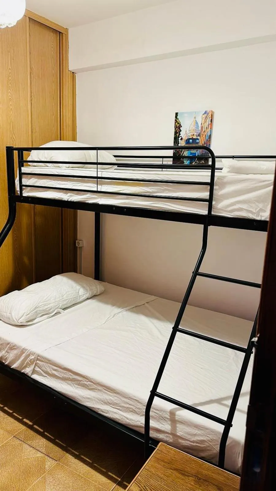 Rooms in Madrid Downtown