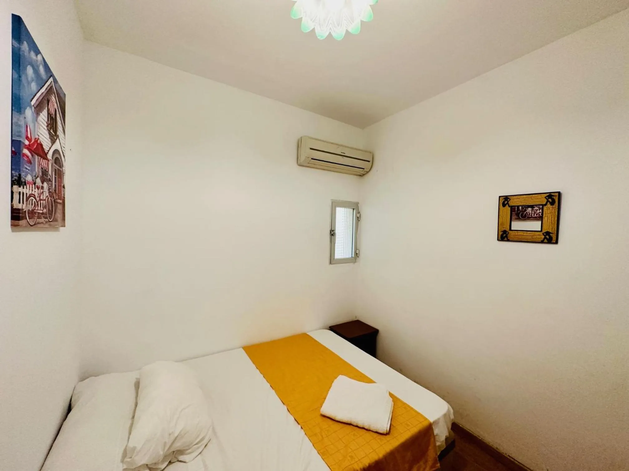 Rooms in Madrid Downtown