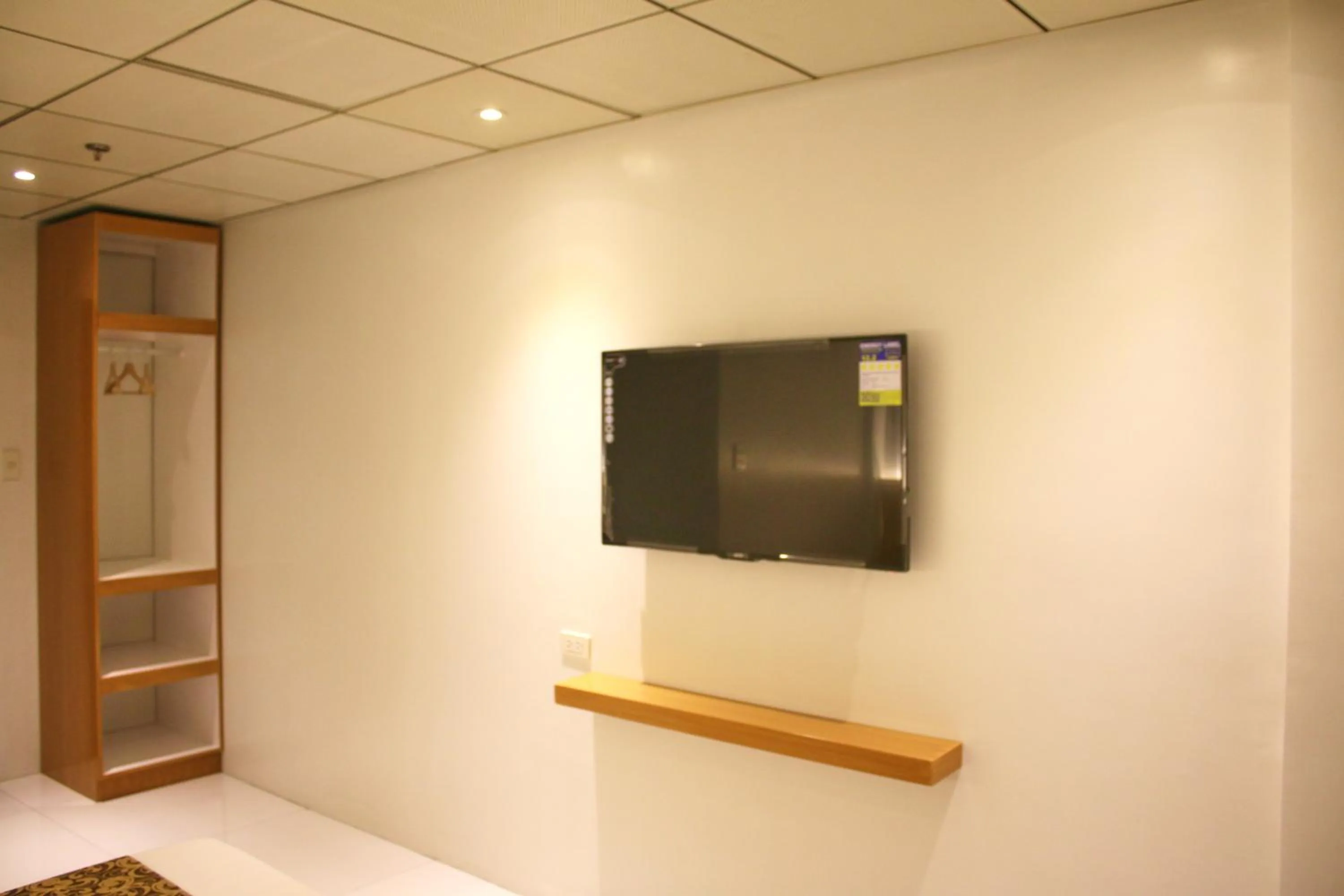 LuxeLite Suites Pasay